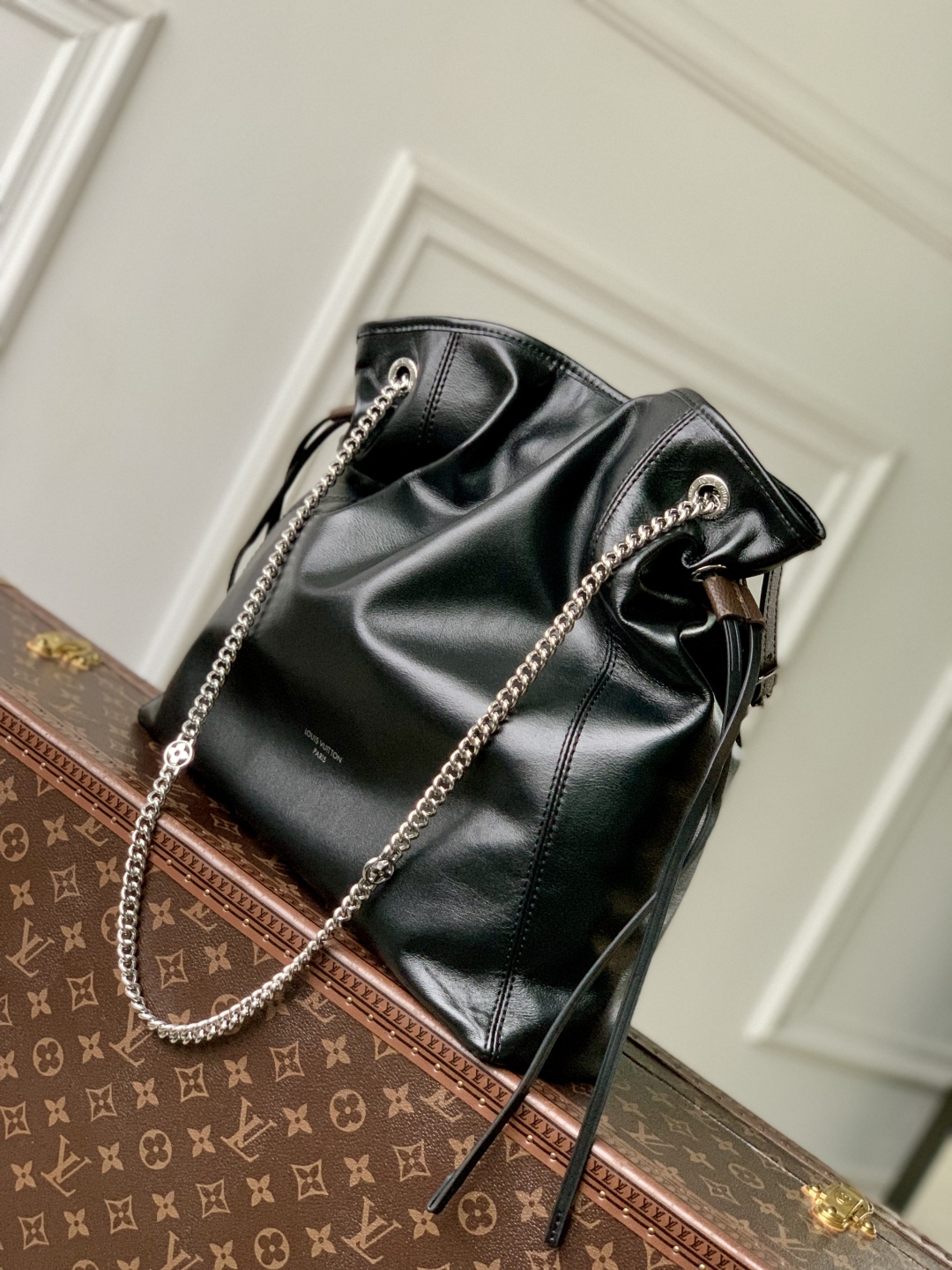 l0vis Vvtt0n off duty bag -25545-24 x 11.5 x 33cm