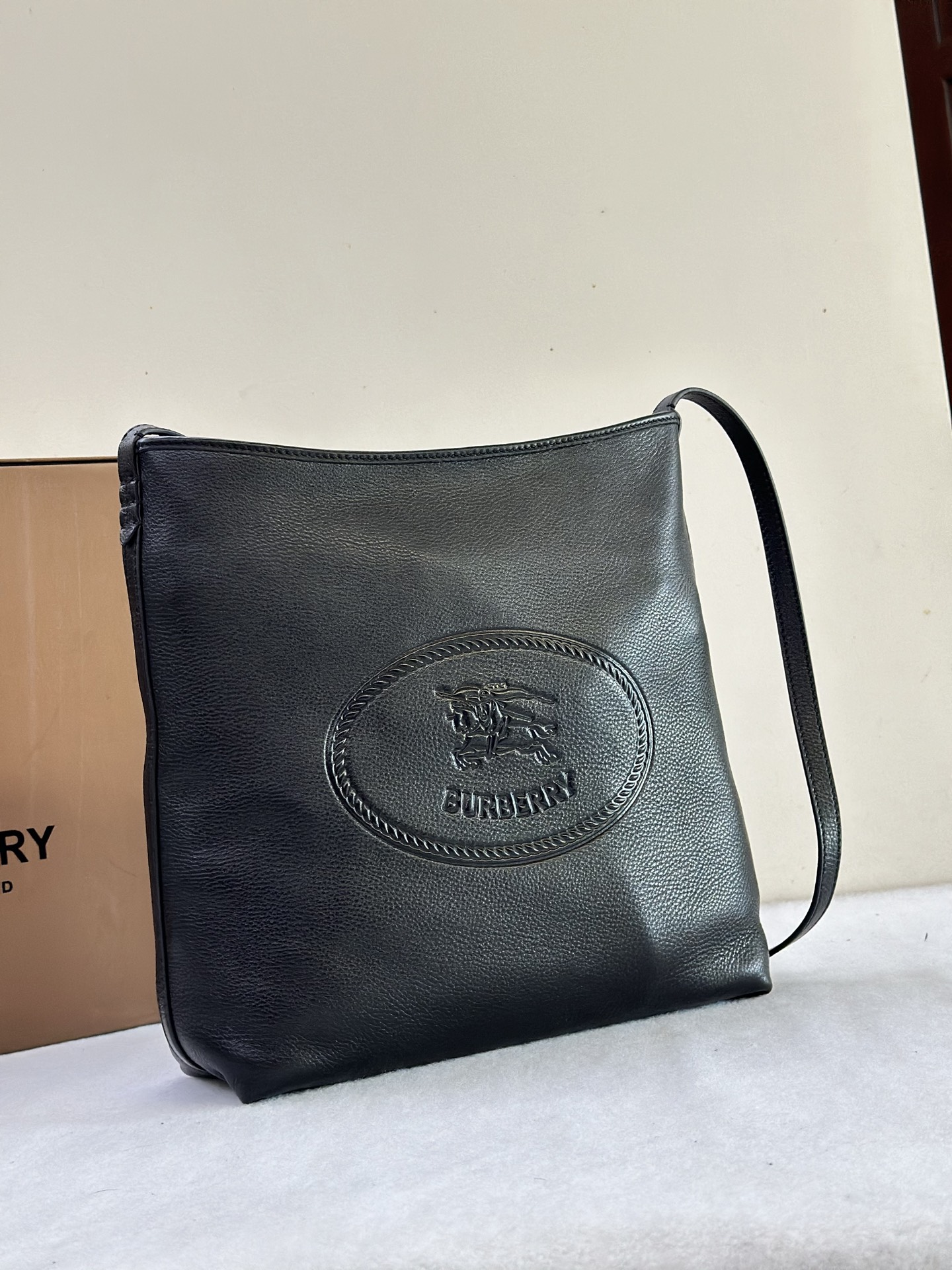 Bv*b*rry small highlands shoulder bag in sand-28.5 x 11.5x 31cm