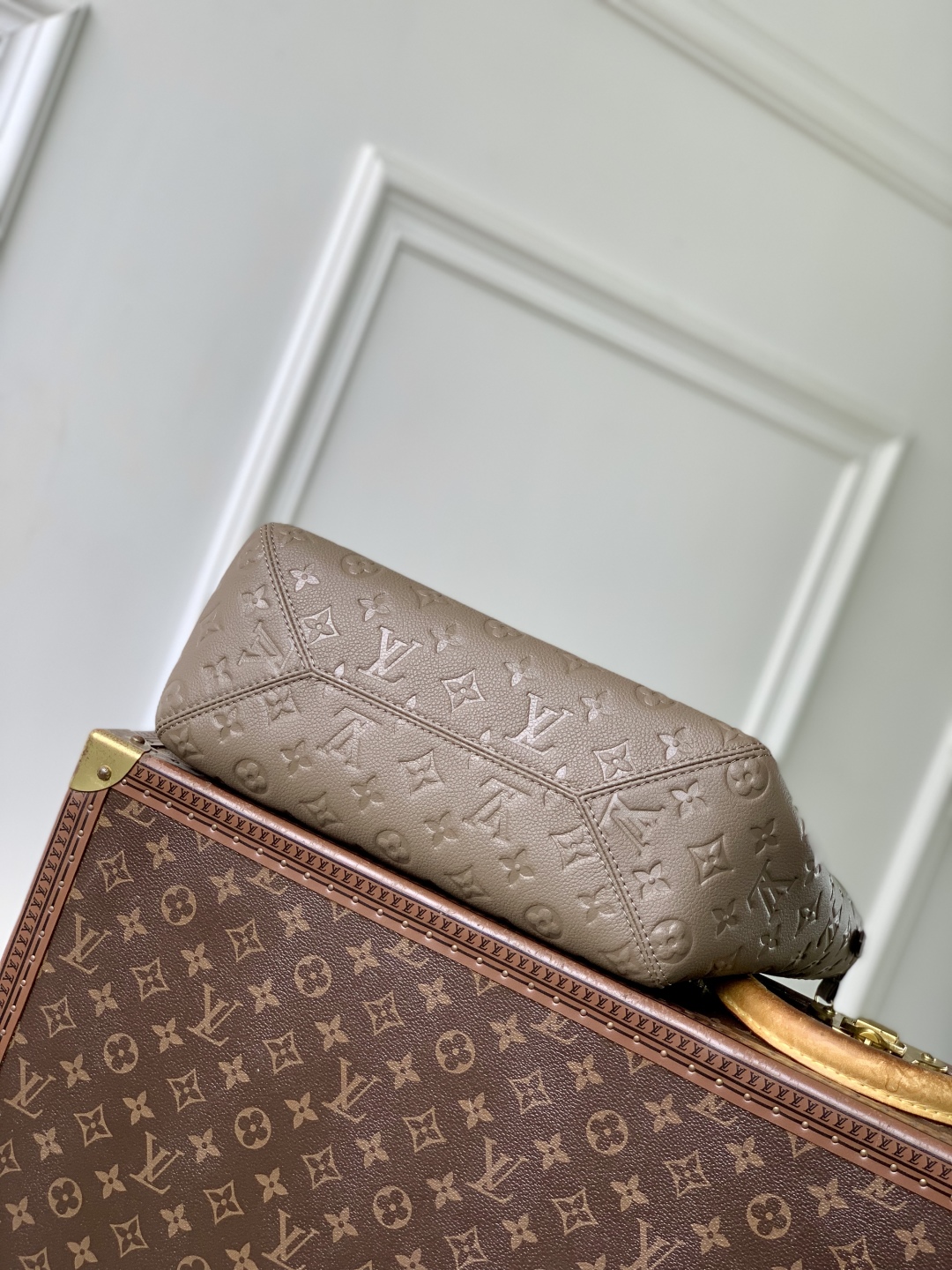 l0vis Vvtt0n monogram empreinte-22 x 15 x 40cm