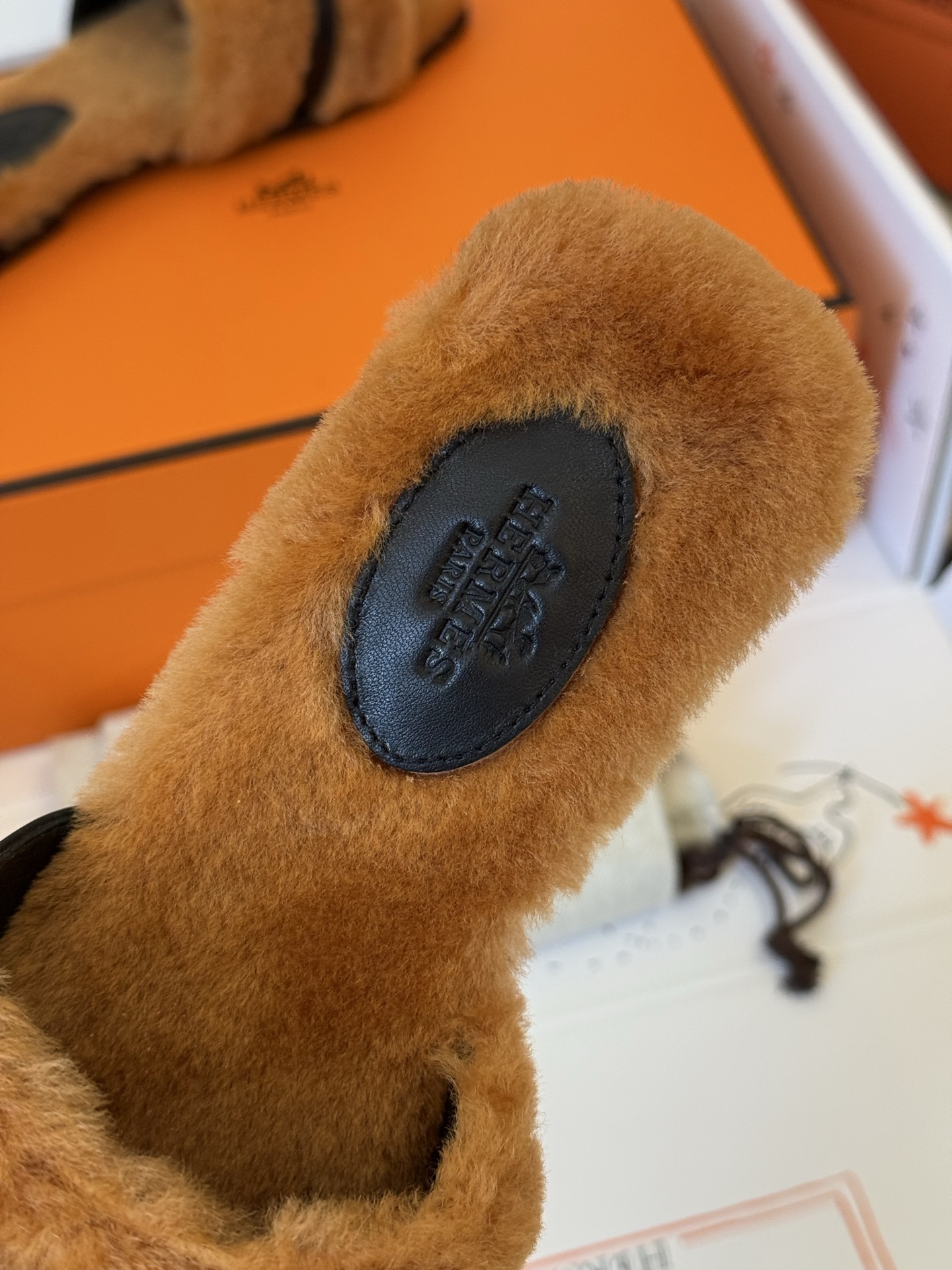 H**me5 slippers