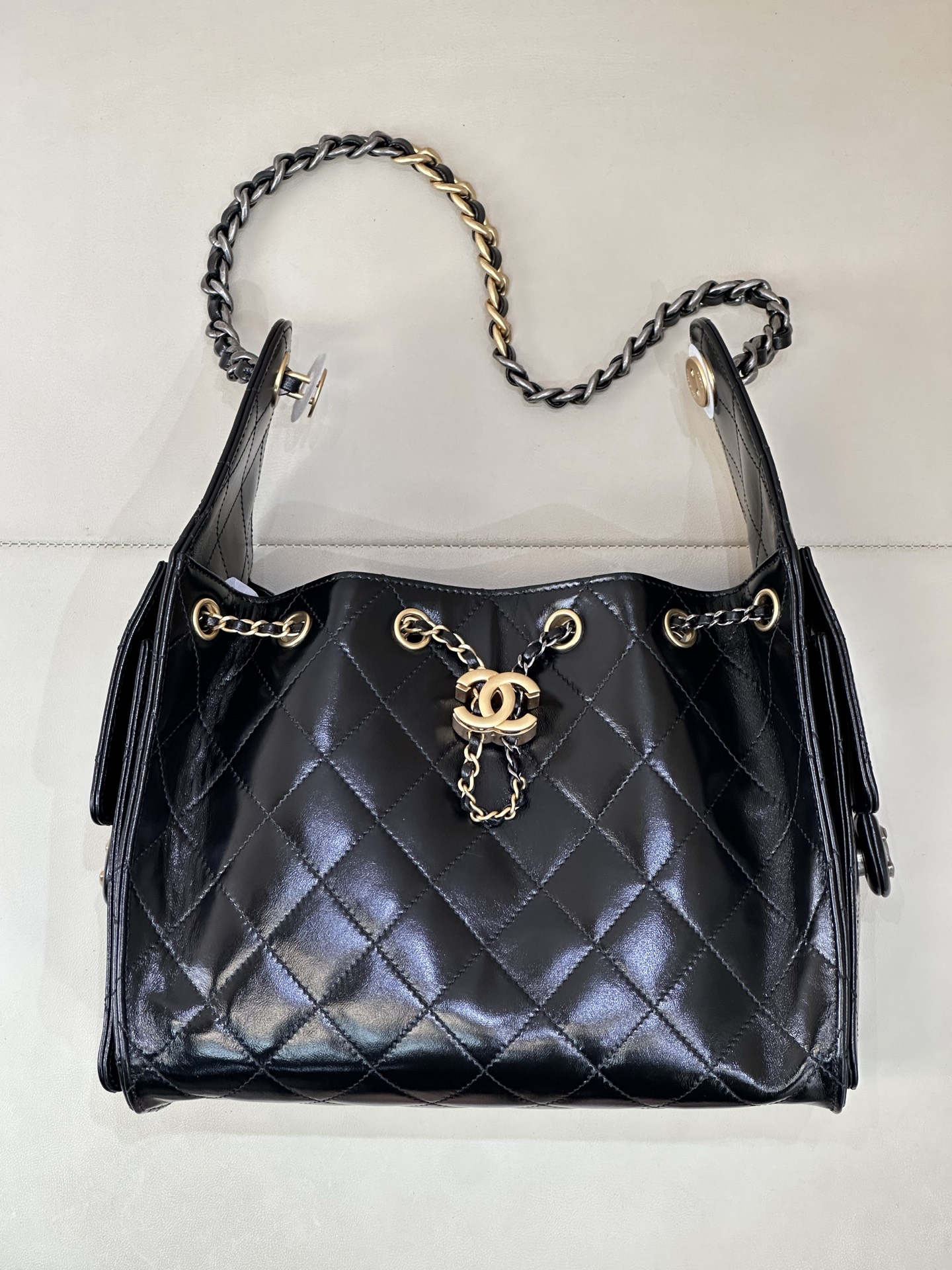 Cha*nel 25 Handbag, Shiny Crumpled Calfskin-20x22x12.5CM