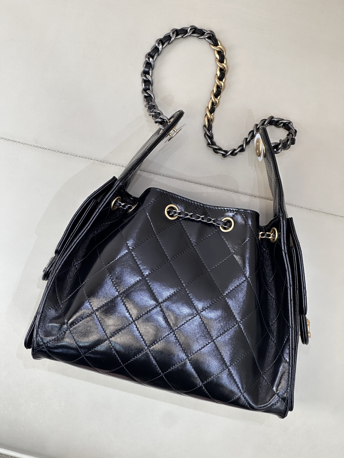 Cha*nel 25 Handbag, Shiny Crumpled Calfskin-20x22x12.5CM