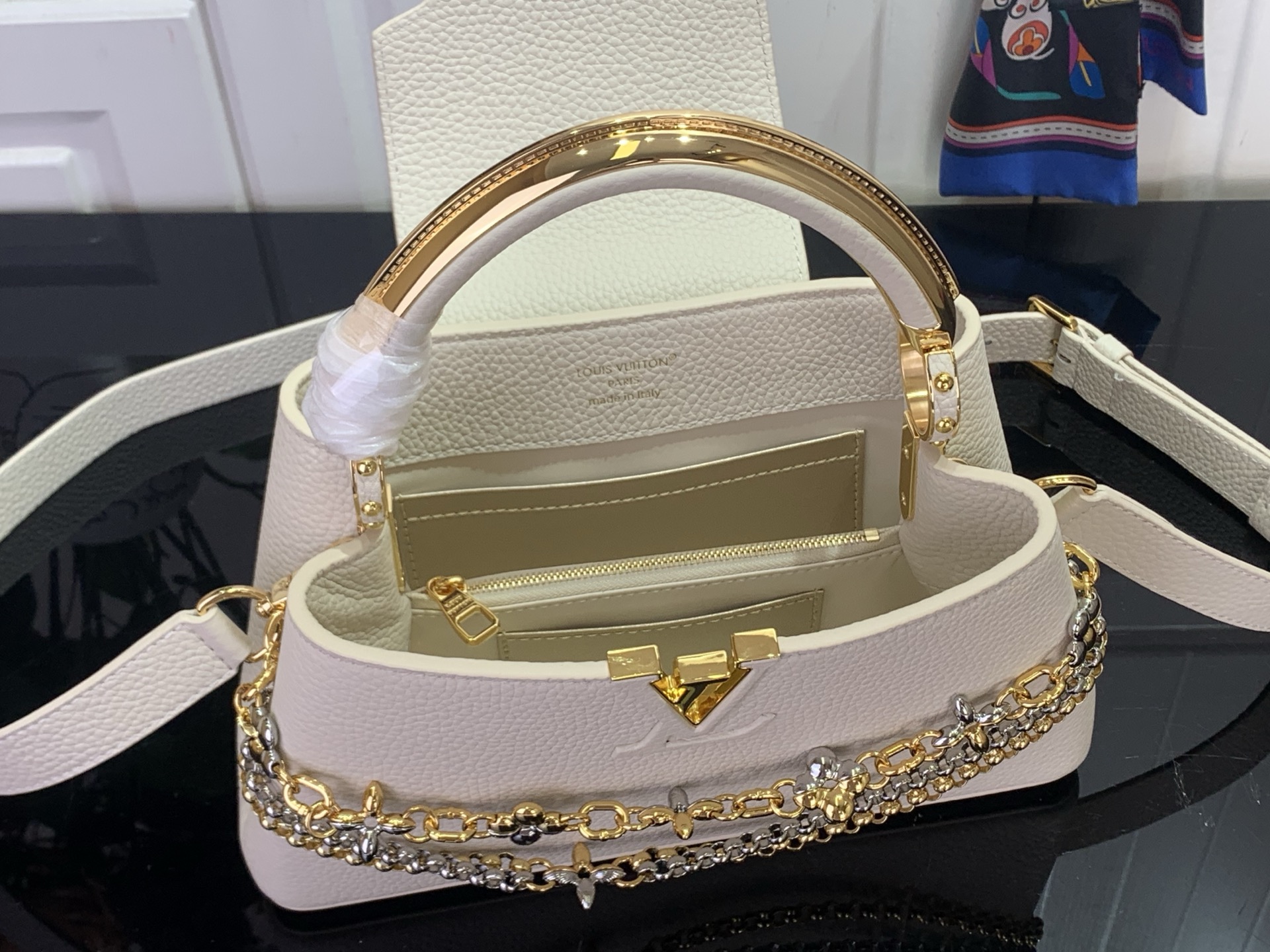 L0vis Vvtt0n Sac Capucines East West BB-29x18x9CM
