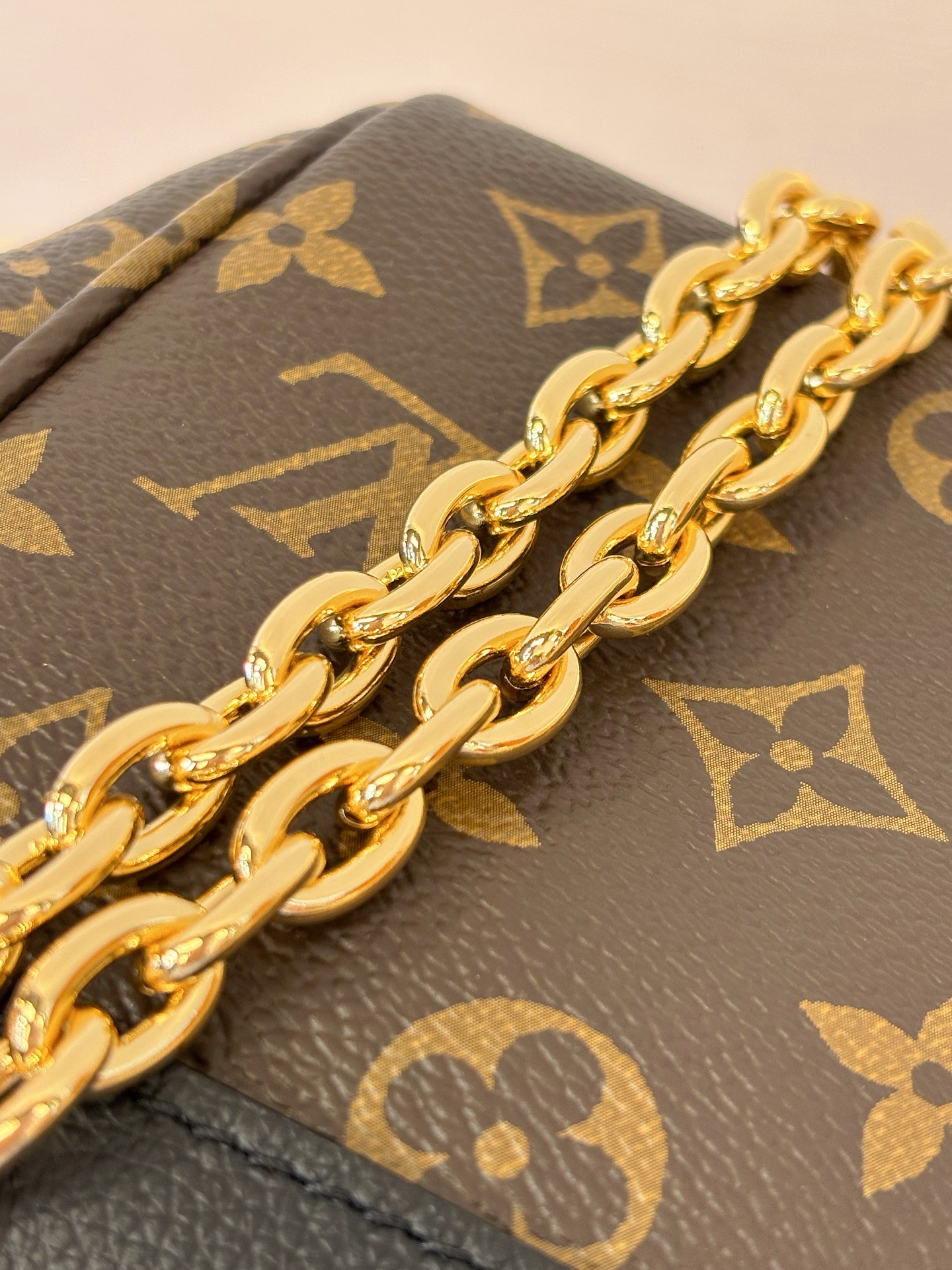 LV Saint Germain BB Monogram Canvas - Handbags M26398-24x17x9CM