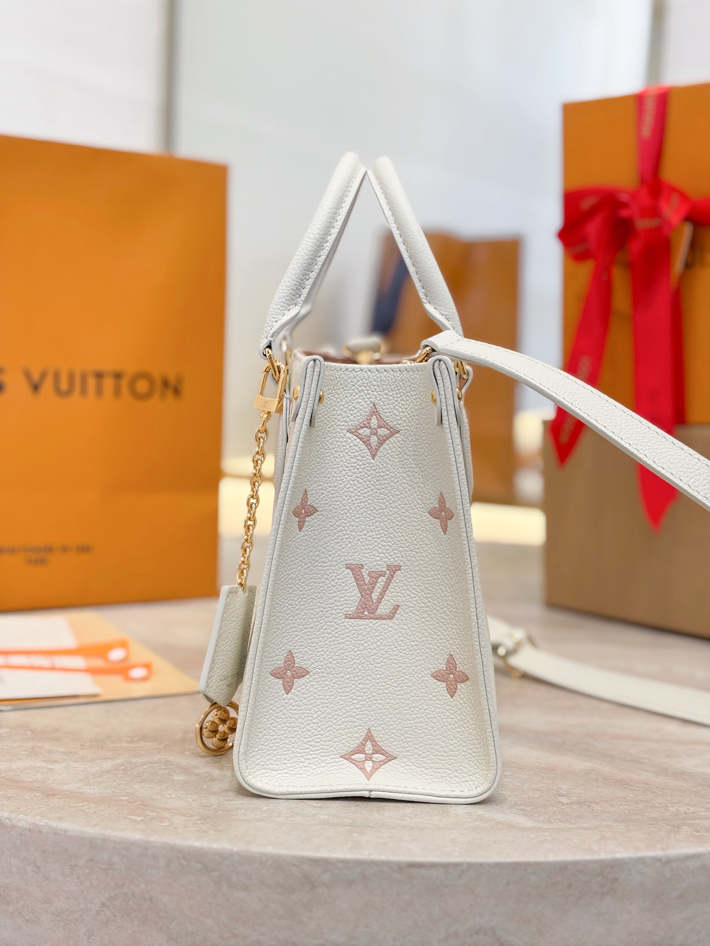 L0vis Vvtt0n OnTheGo Monogram Bold Handbag-M14576-19 x 11.5 x 25CM