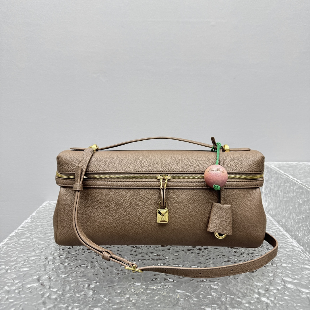 L0r0 P1ana Extra Softy Bag L33-33*14*9CM