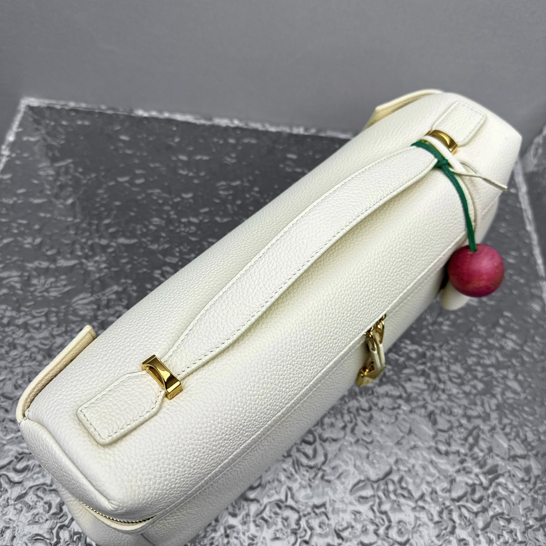 L0r0 P1ana Extra Softy Bag L33-33*14*9CM