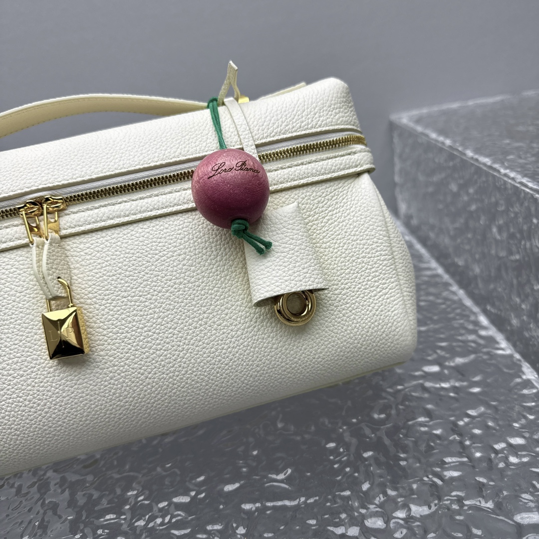 L0r0 P1ana Extra Softy Bag L33-33*14*9CM