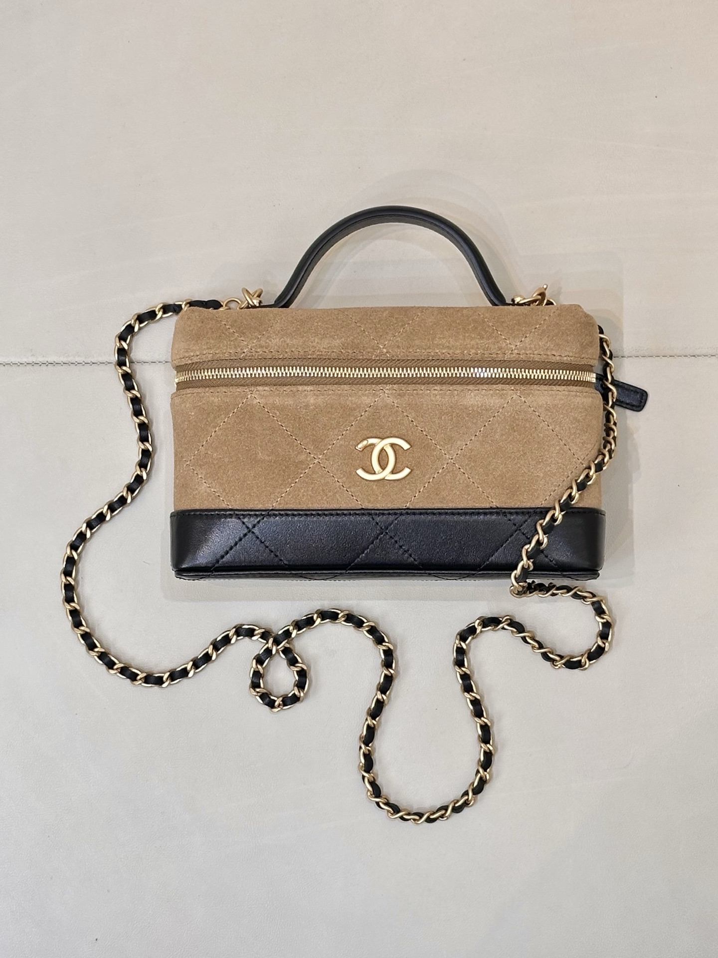Ch@nel Vanity With Chain - Suede-17×19.5×5CM