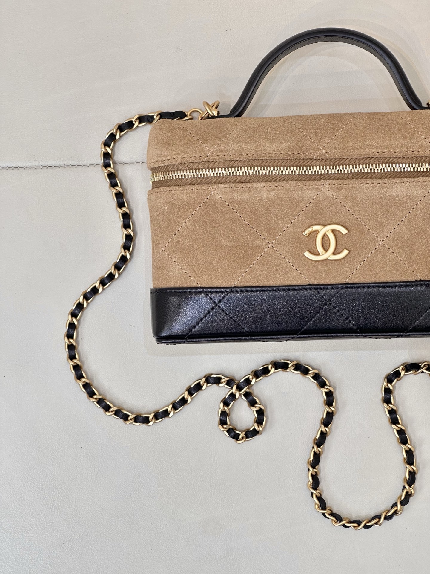 Ch@nel Vanity With Chain - Suede-17×19.5×5CM