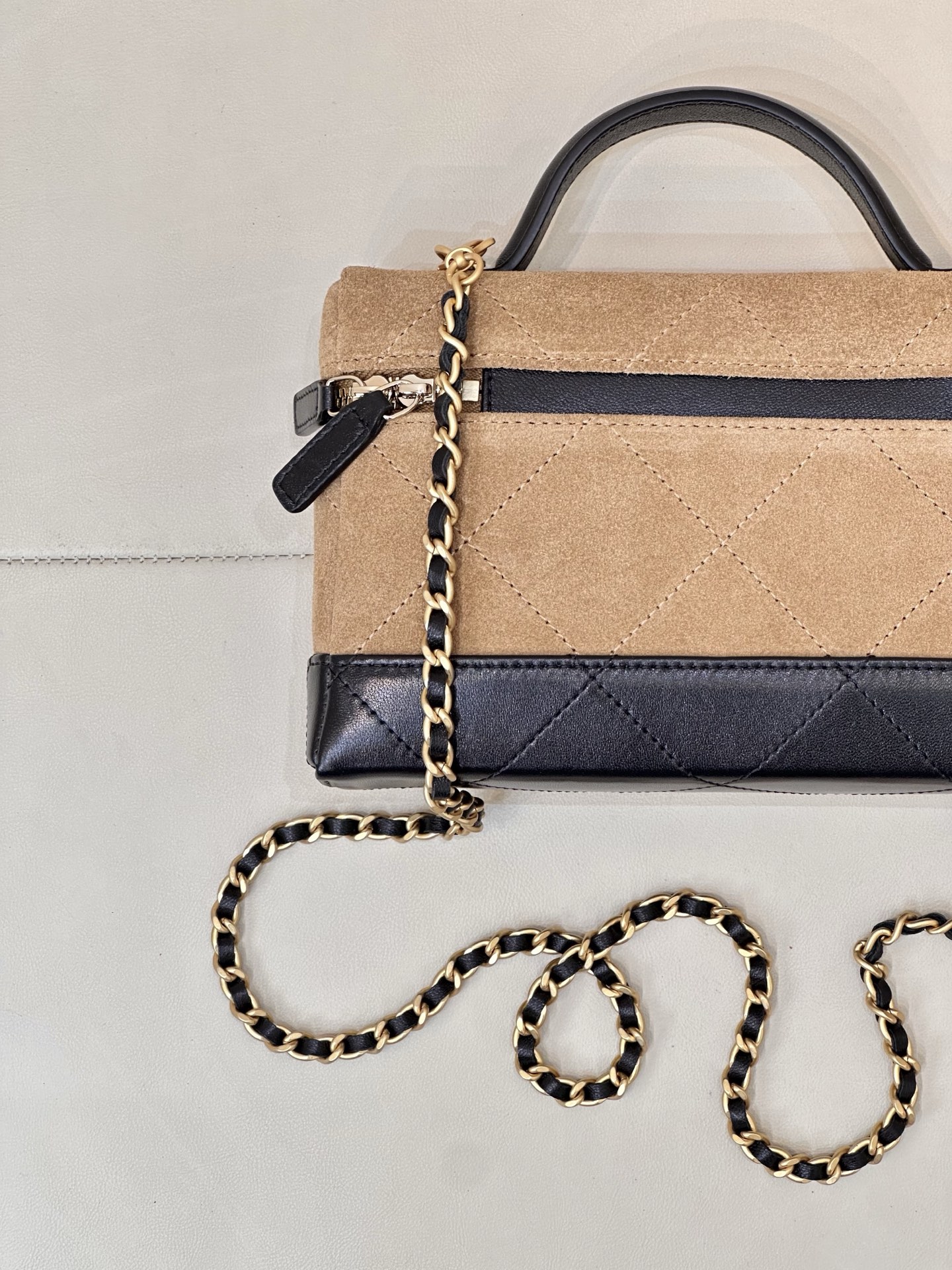 Ch@nel Vanity With Chain - Suede-17×19.5×5CM