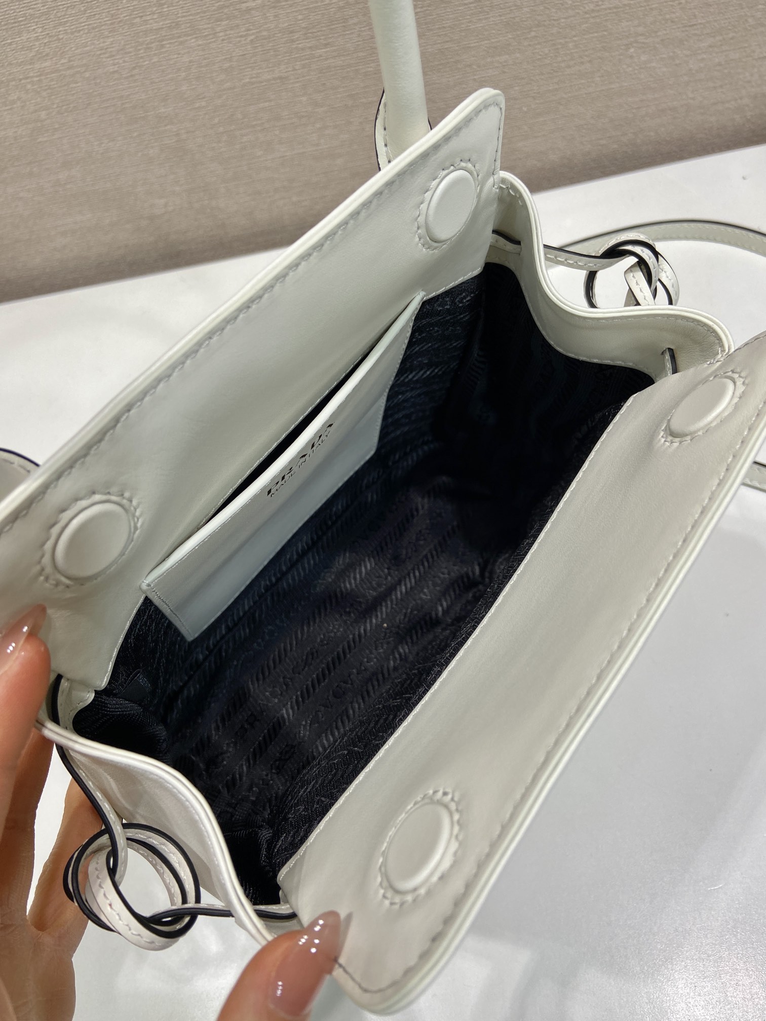 Pra*a Carry Leather Handbag 1BA496-19*21*7CM