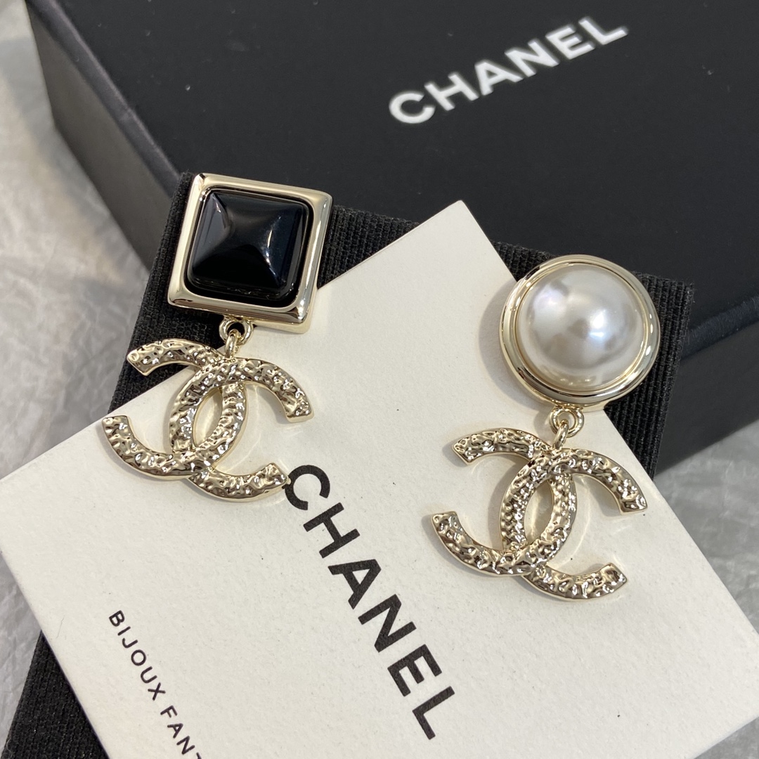 Ch@nel Earring