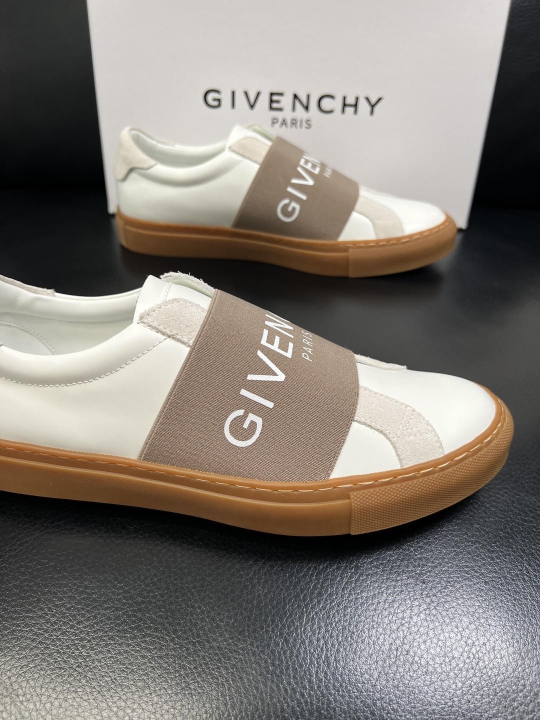 Gienvchy Sneakers