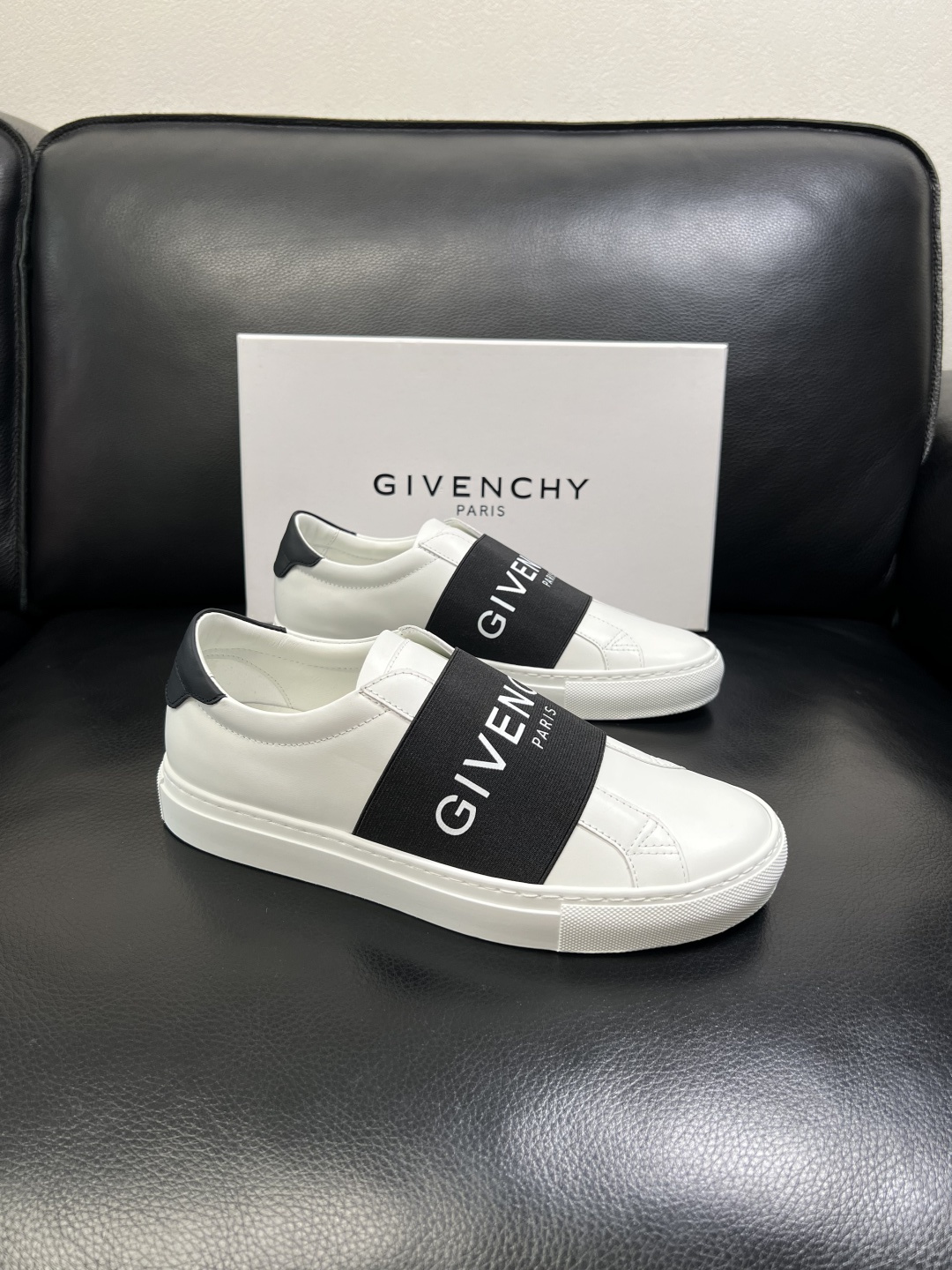 Gienvchy Sneakers