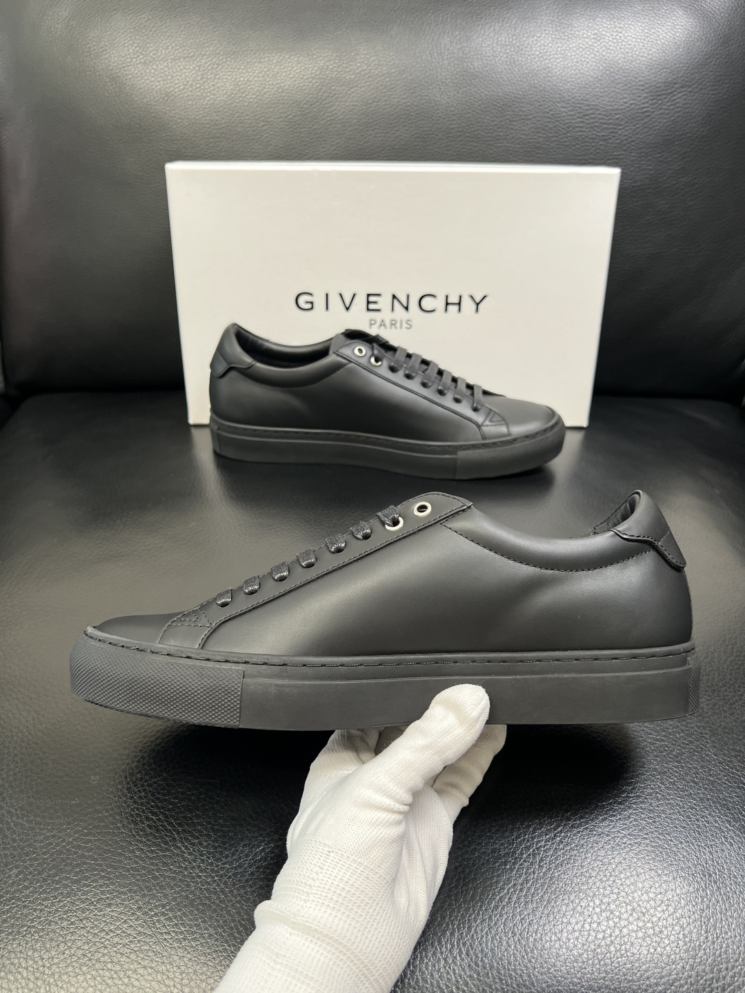 Gienvchy Sneakers