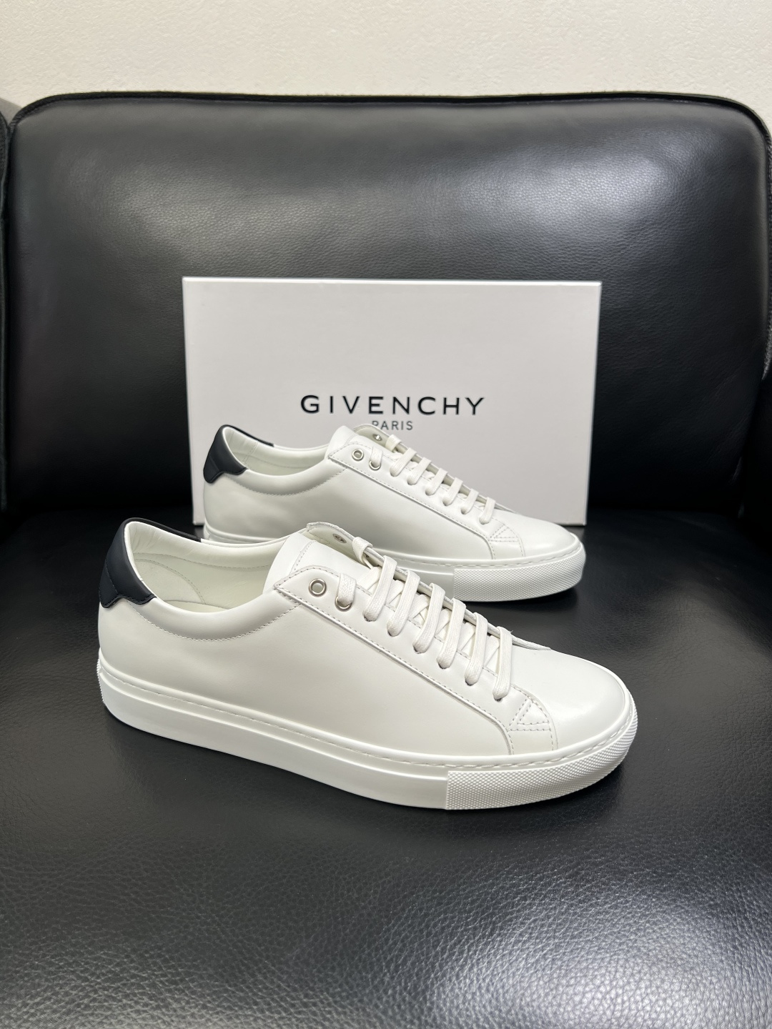 Gienvchy Sneakers