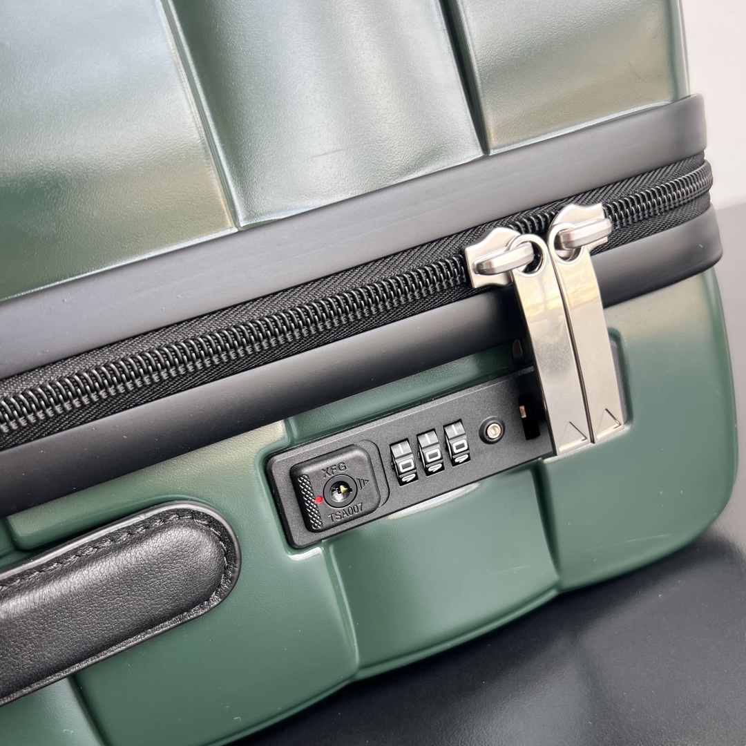 B0tt*ga Ven*ta Odyssey Cabin Suitcase in Seaweed-38*55*35CM