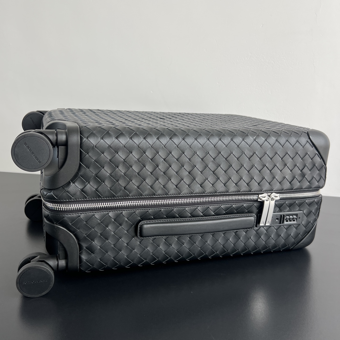 B0tt*ga Ven*ta Odyssey Intrecciato Cabin Suitcase in Black-55x35x2CM