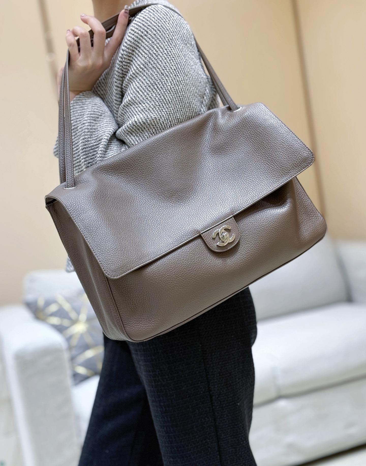 Ch@nel Maxi Flapbag , Grained Calfskin & Silver-Tone Metal, lLight-26*38.5*11CM