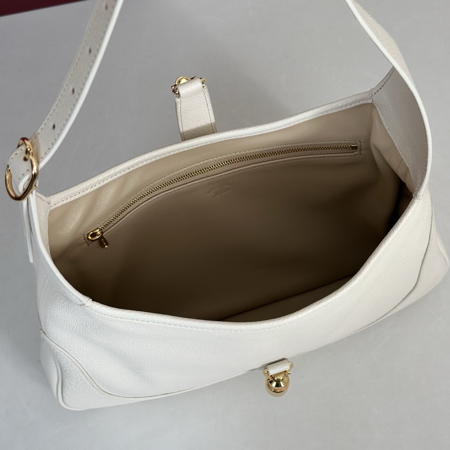 Gvc*1 Jackie Shoulder Bag In White Leather-31.5*21*5CM