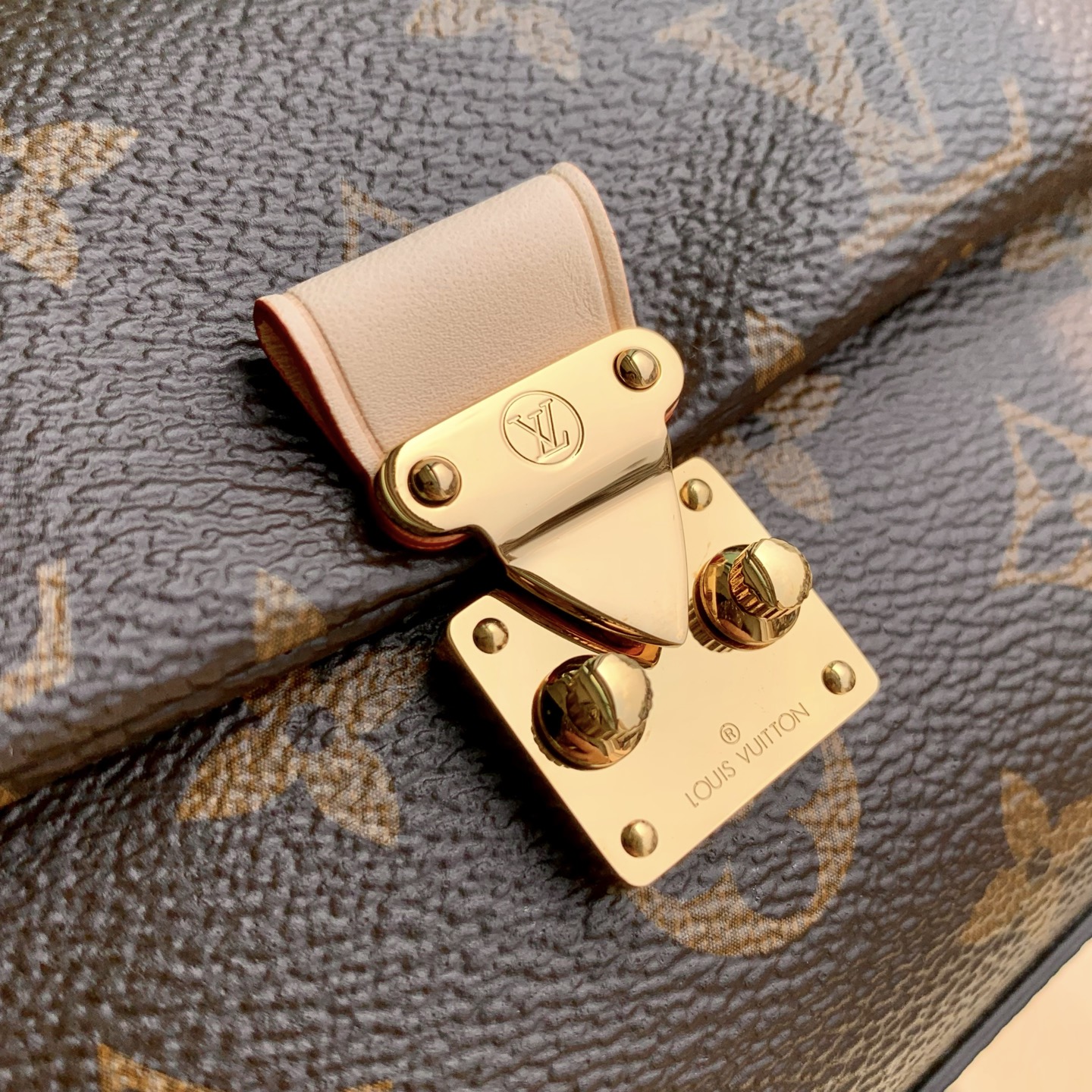 L0vis Vvtt0n Nano Madeleine Handbag-12.5 x 6 x 21CM