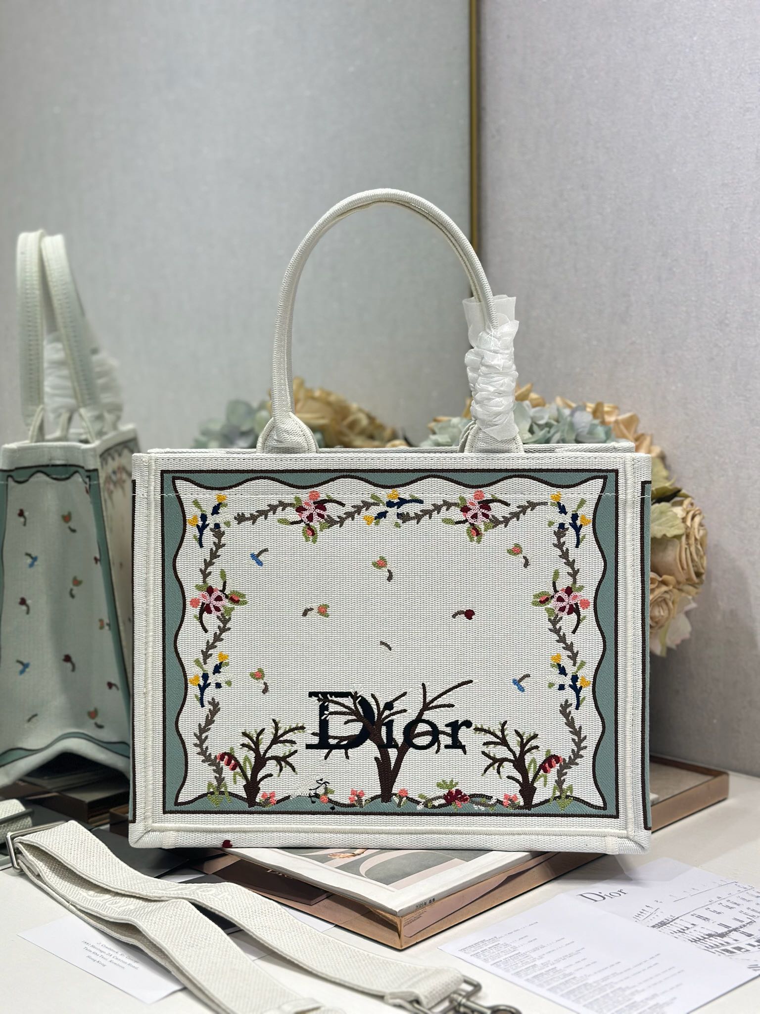 Diro Book Tote