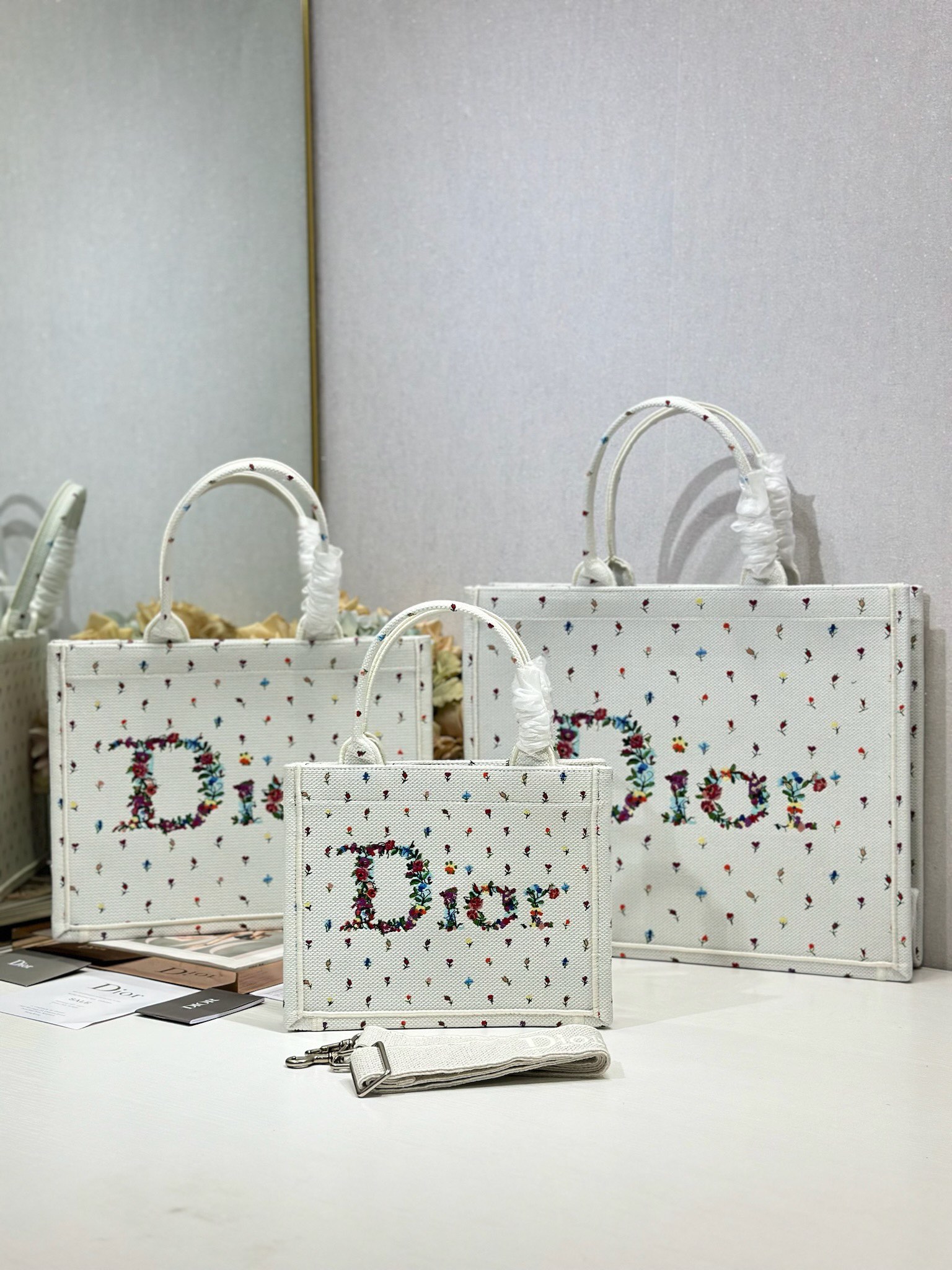 Diro Book Tote