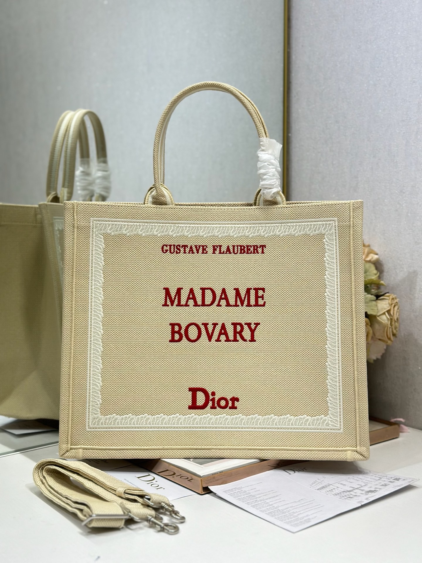 Diro Book Tote