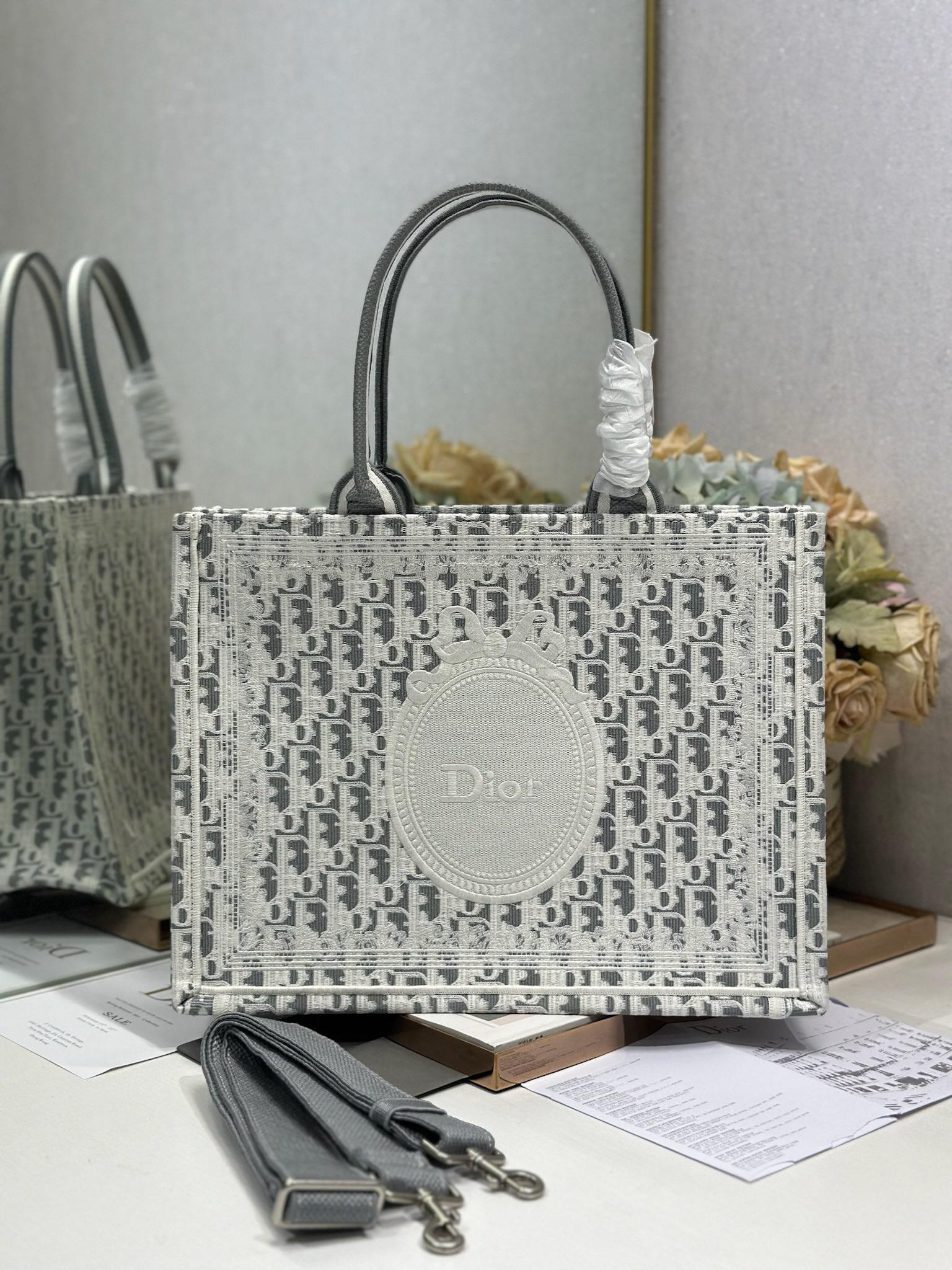 Diro Book Tote