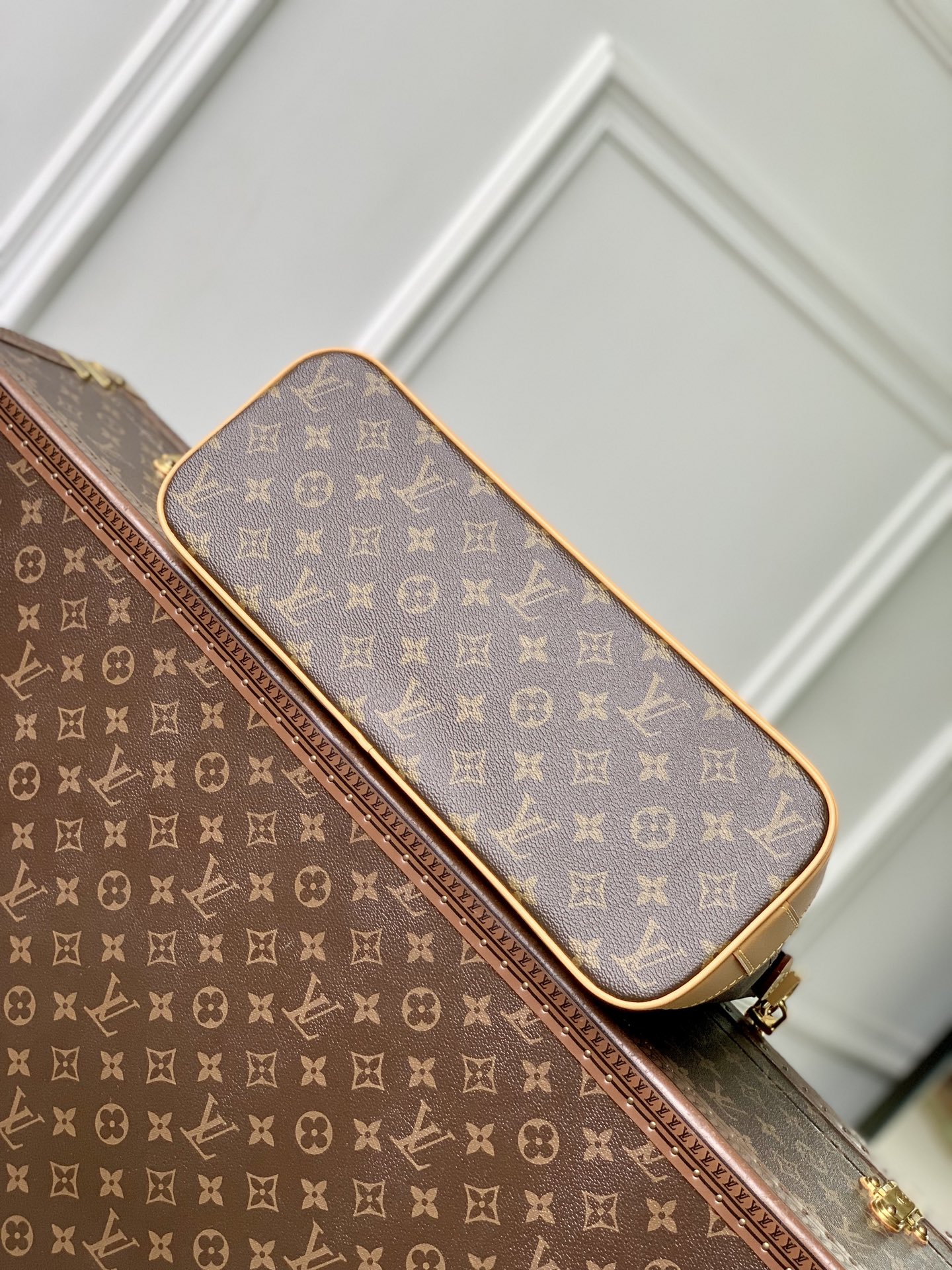 L0vis Vvtt0n Alma BB M27327-37 x 28 x 13.5CM