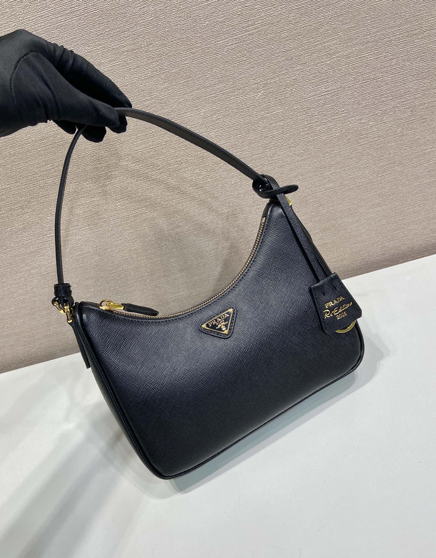 Pra*a Re-Edition Hobo Saffiano Leather Bag-22*18*6CM
