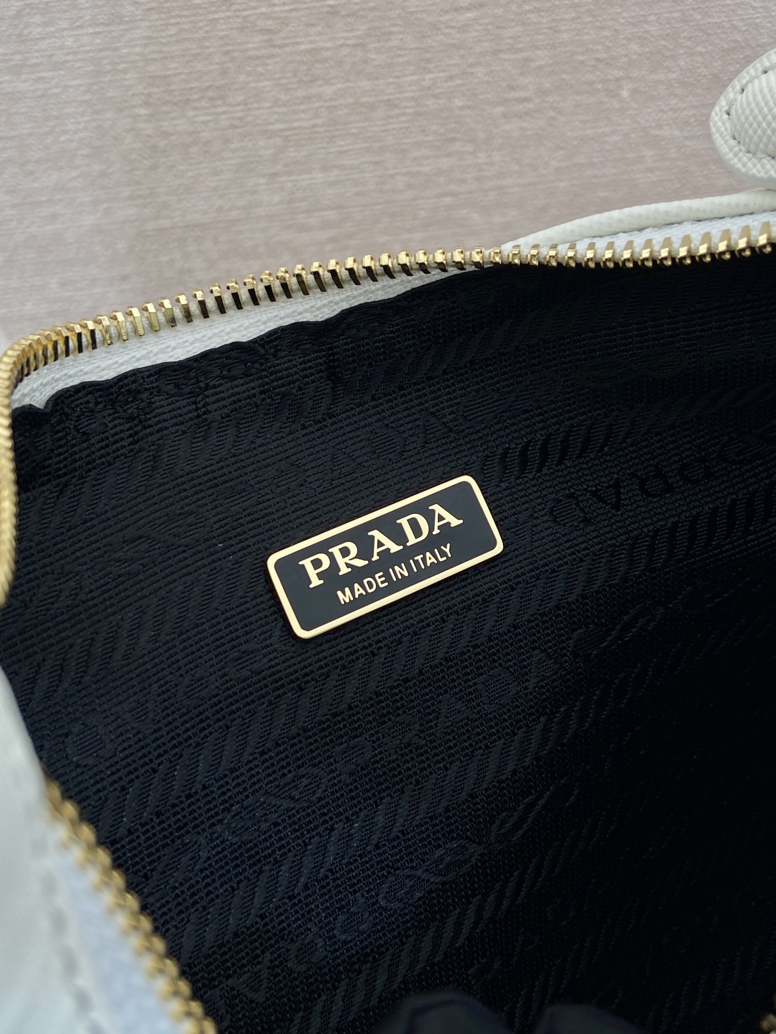 Pra*a Re-Edition Hobo Saffiano Leather Bag-22*18*6CM