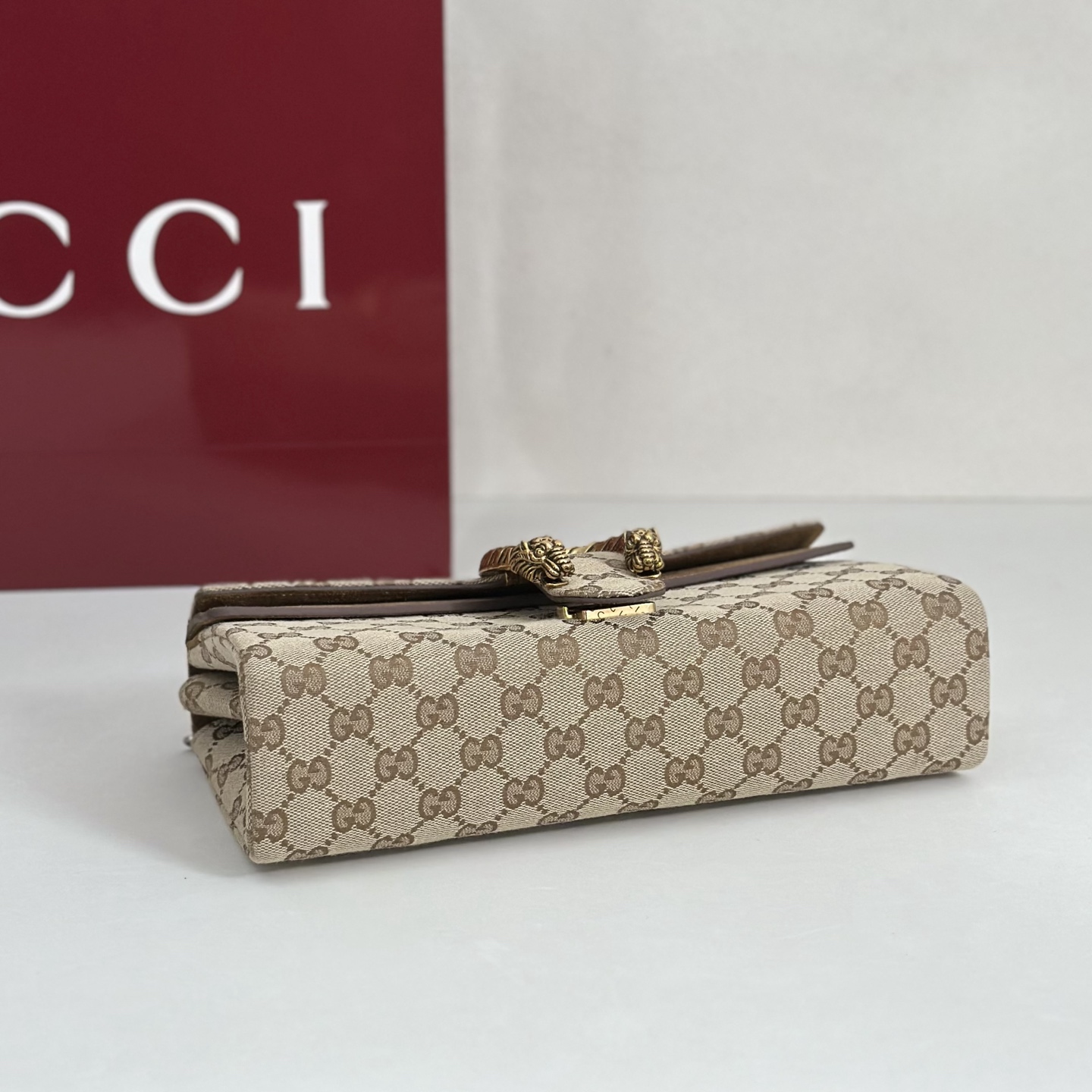 Gvc*1 Dionysus-28*18*9CM