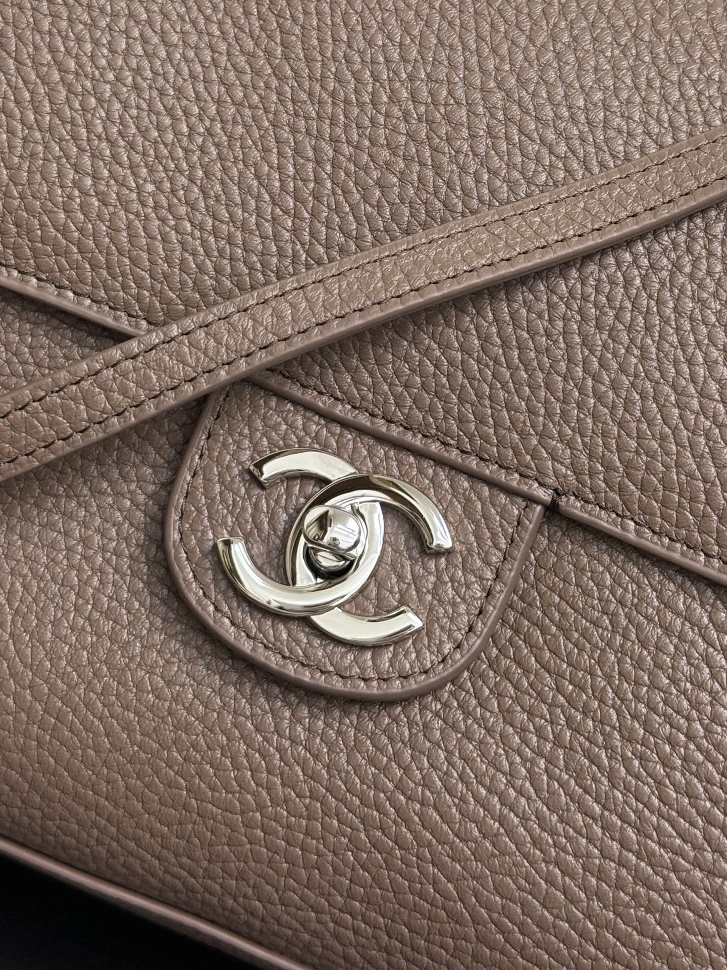 Cha*nel Grained Calfskin Small Souplissimo Maxi Flap-32CM