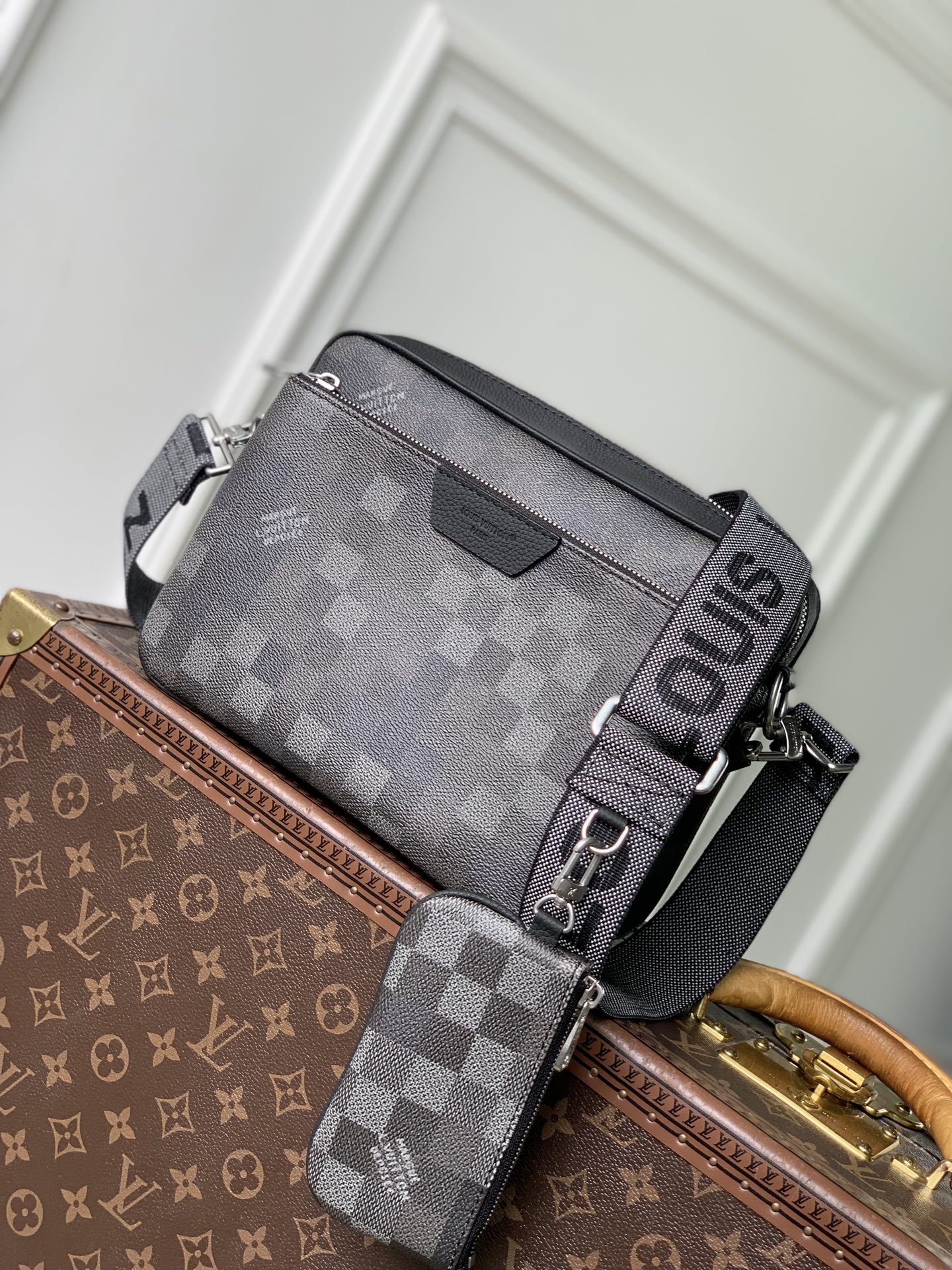 L0vis Vvtt0n Trio Messenger Bag -M28854-25 x 18.5 x 7CM
