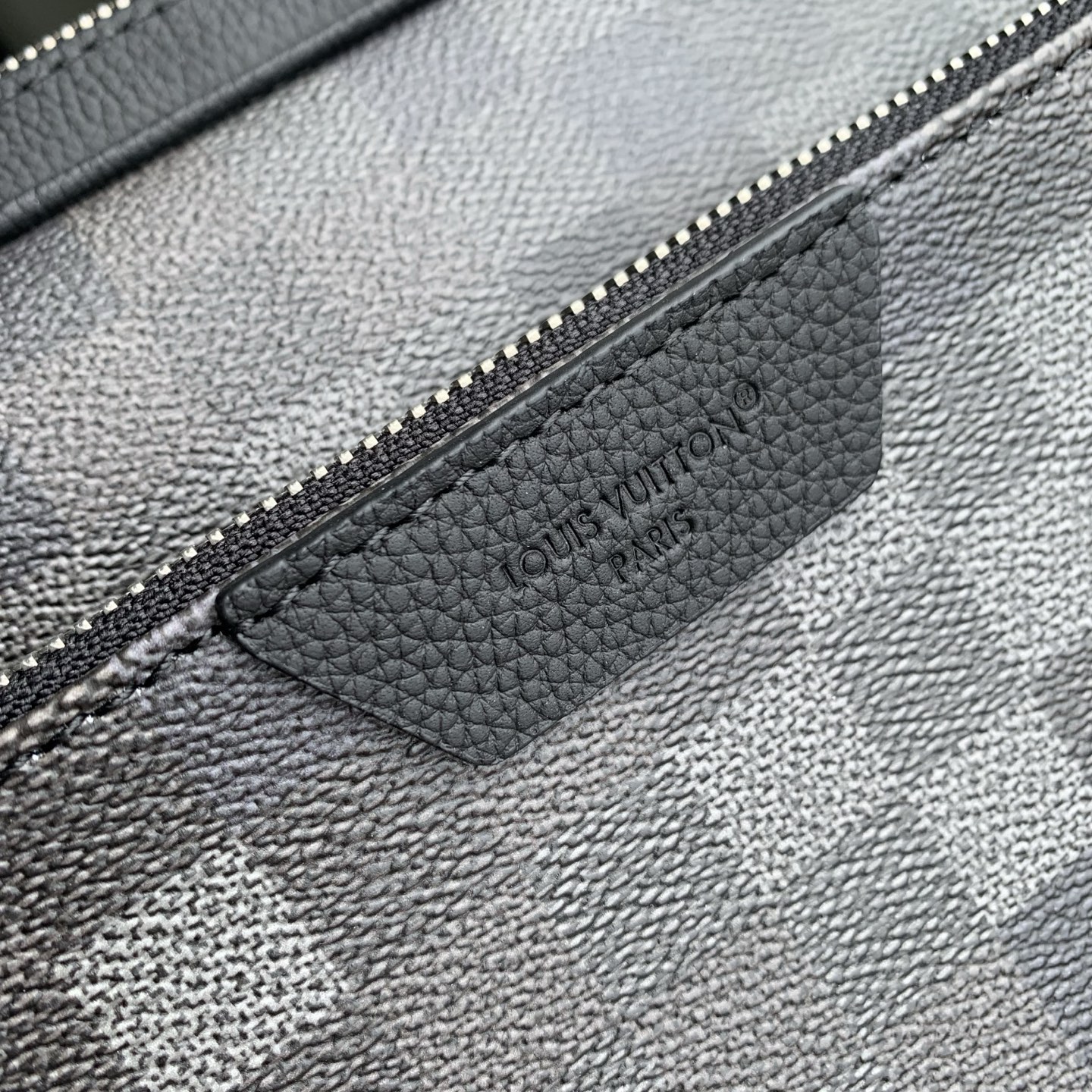 L0vis Vvtt0n Trio Messenger Bag -M28854-25 x 18.5 x 7CM