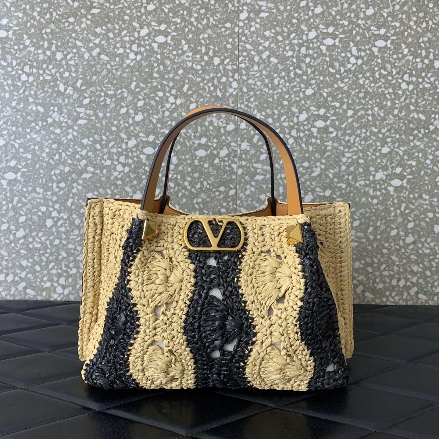 Va1e*ntin0 Garavani VLogo Signature Bag-30*18*14CM