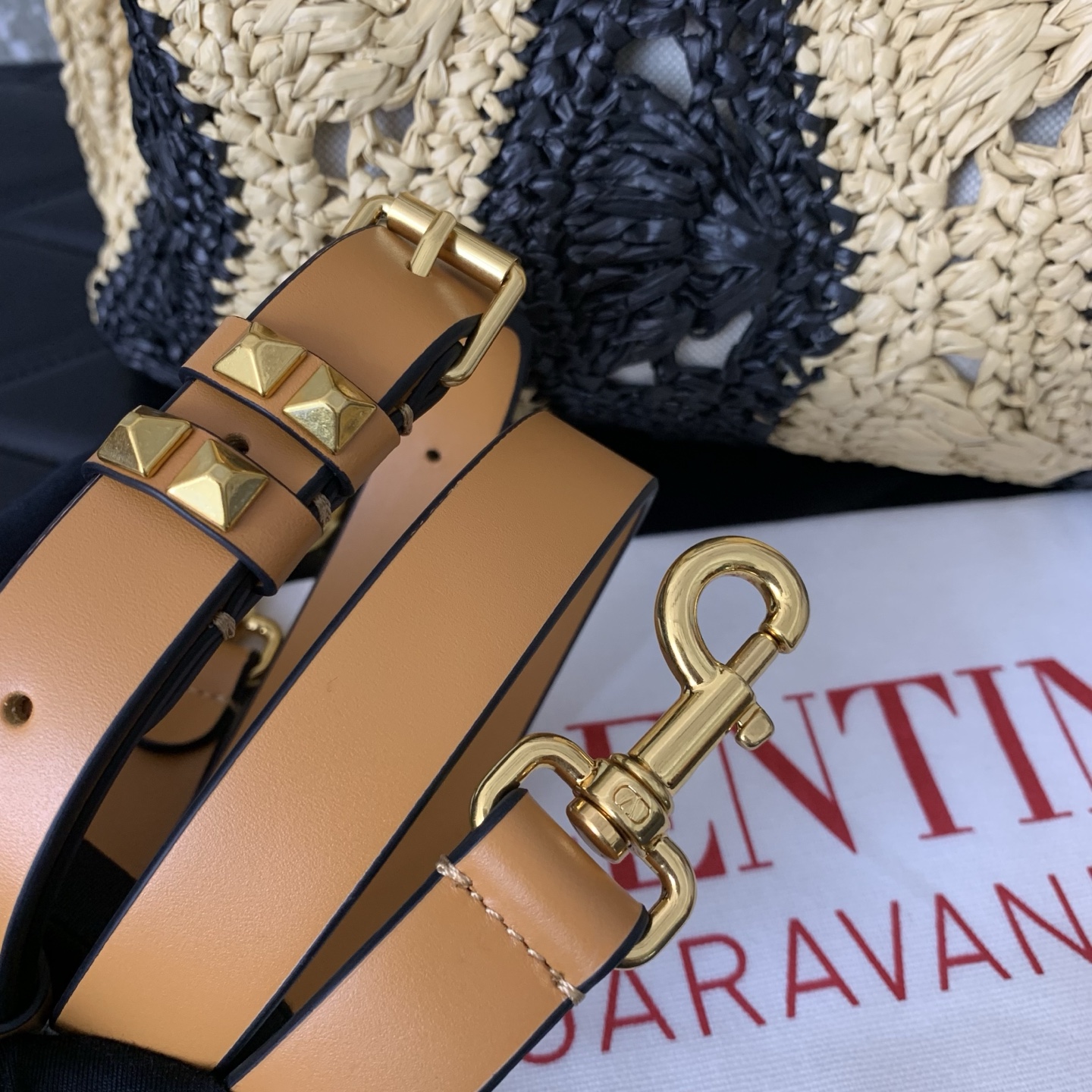 Va1e*ntin0 Garavani VLogo Signature Bag-30*18*14CM