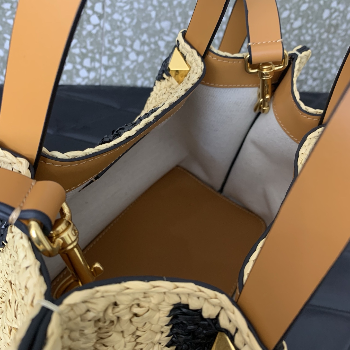 Va1e*ntin0 Garavani VLogo Signature Bag-30*18*14CM