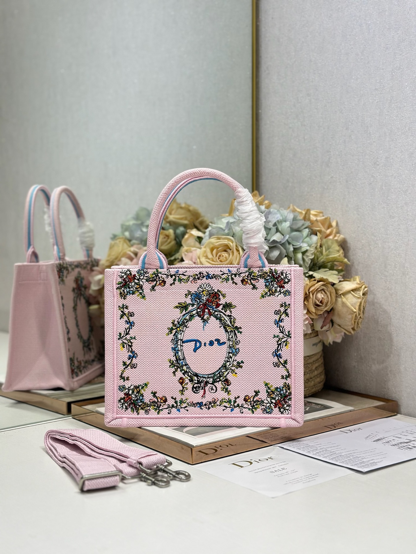 Diro Book Tote