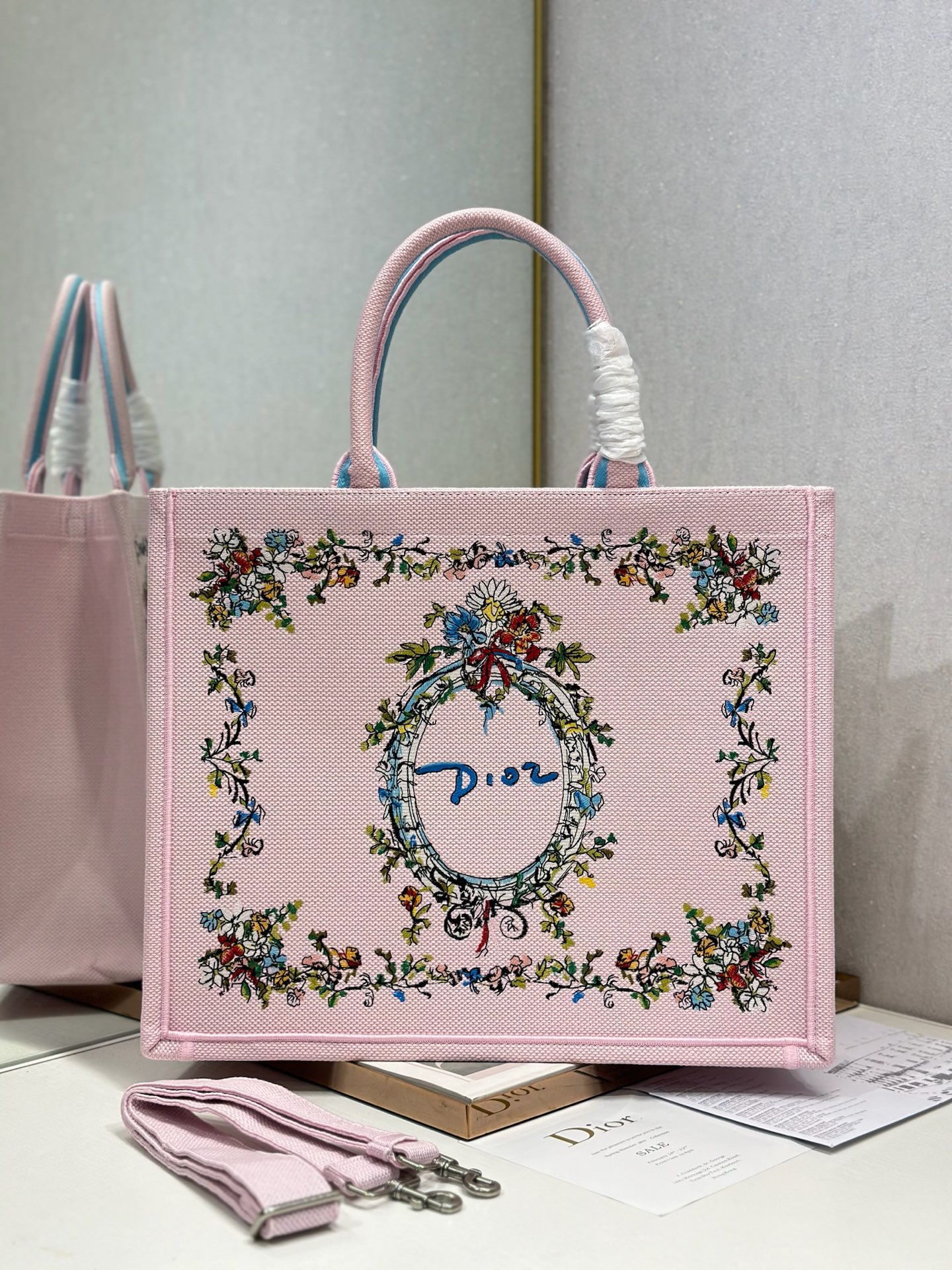 Diro Book Tote