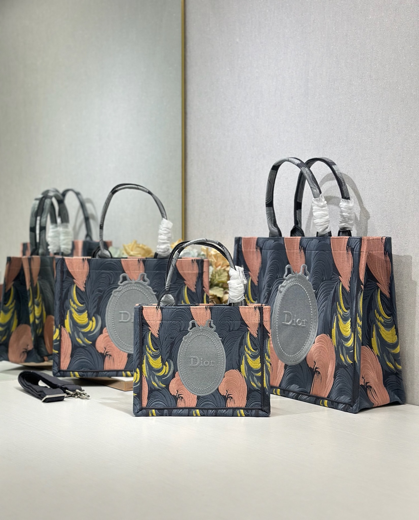 Diro Book Tote