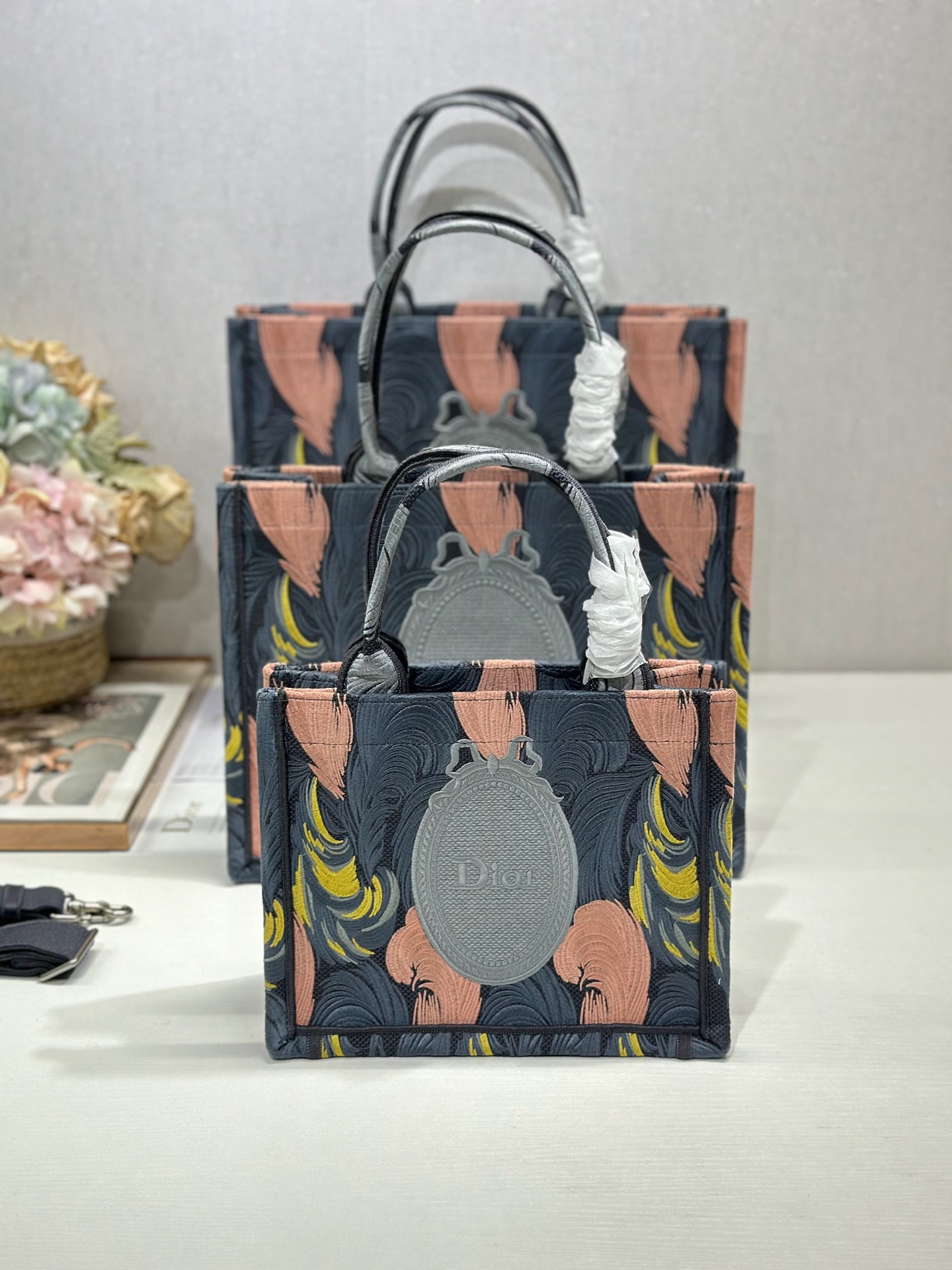 Diro Book Tote