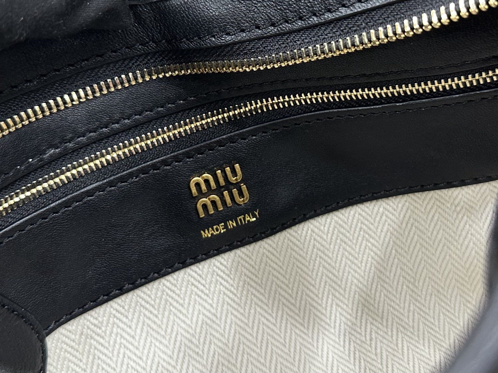 Miu Miu Leather Strap Buckle Shoulder Bag-30*18.5*4.5CM