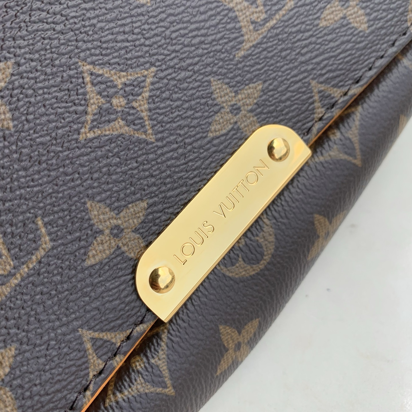 Lou*is Vvtt0n Bastille PM Bag-23 x 27 x 8CM