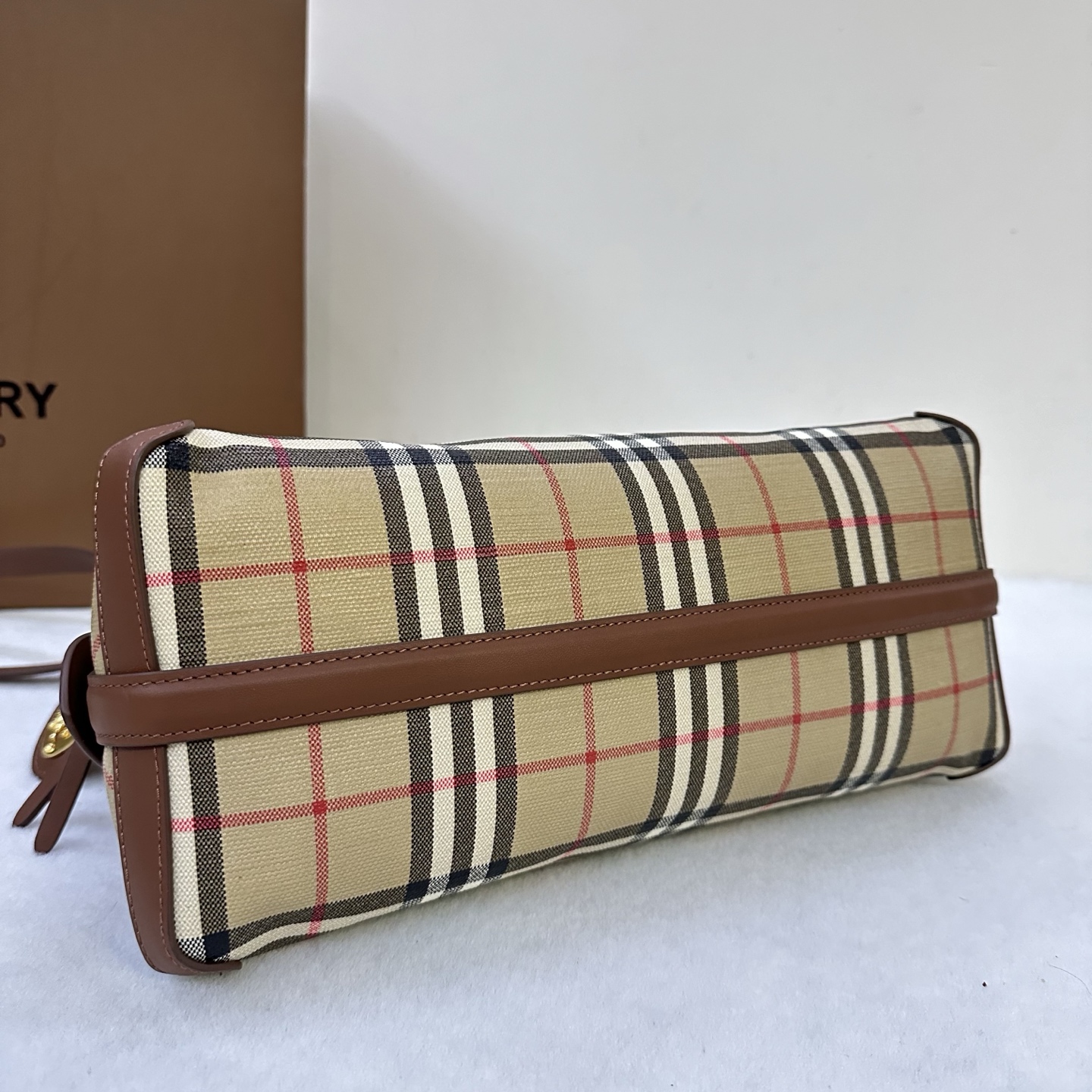 Burberr.y Primroser Bag -32 x 15.5 x 20CM