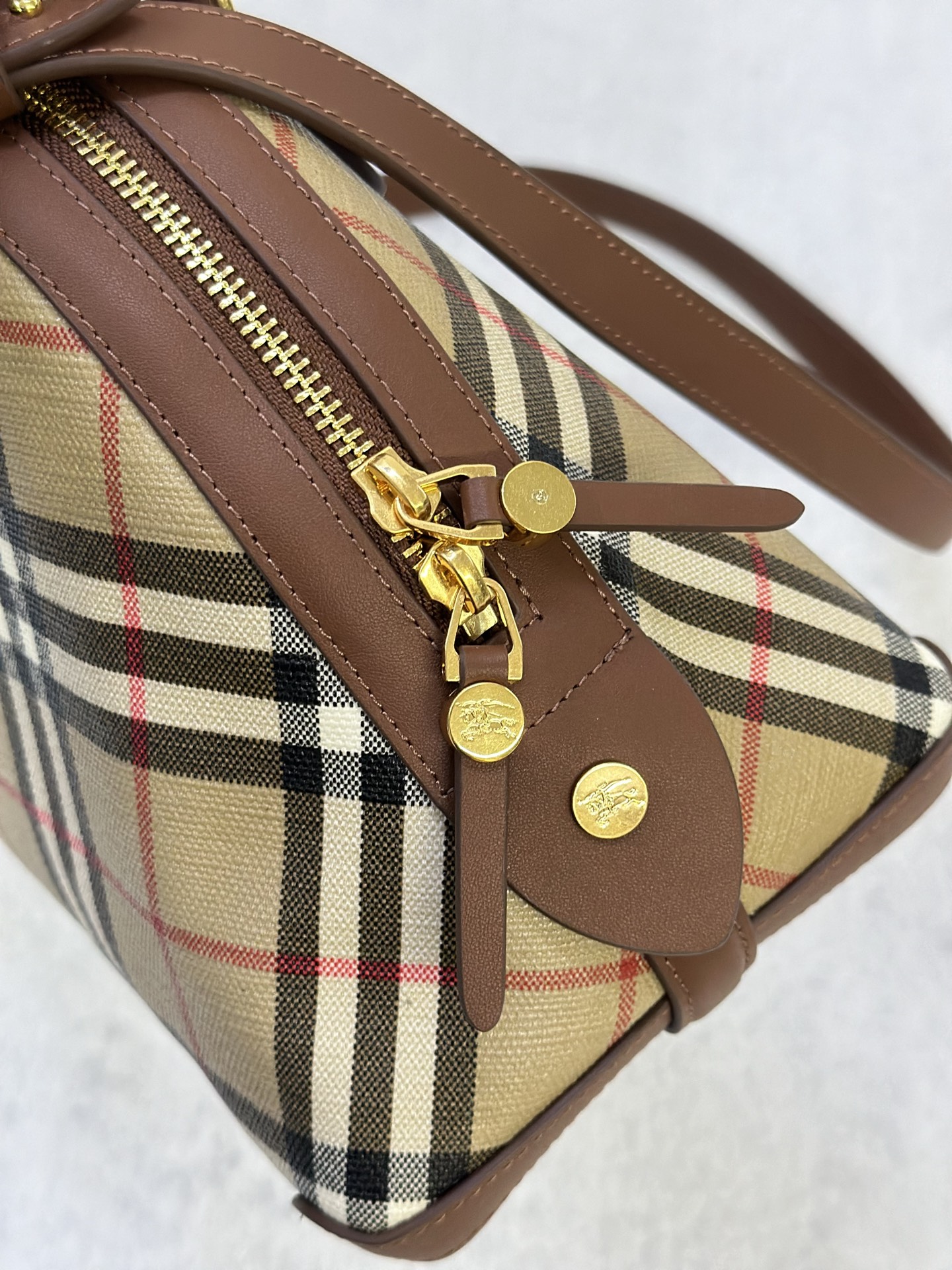 Burberr.y Primroser Bag -32 x 15.5 x 20CM