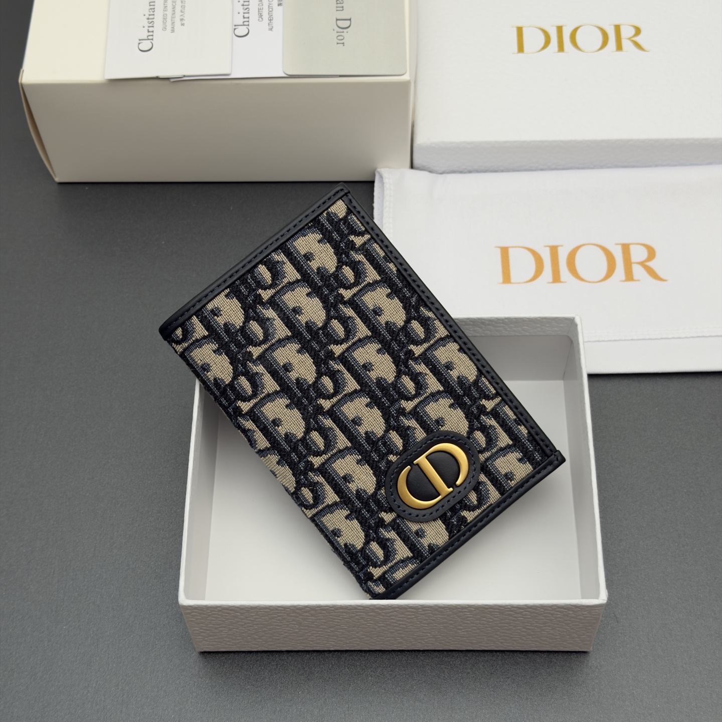 Diro Oblique 30 Montaigne Passport Holder-10*14*2CM