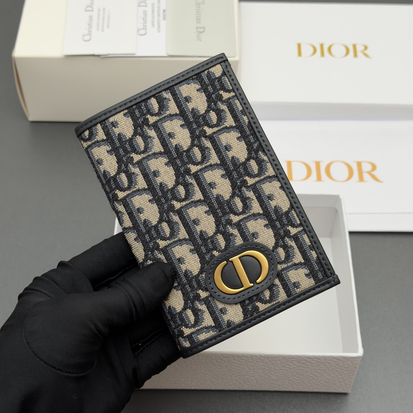 Diro Oblique 30 Montaigne Passport Holder-10*14*2CM